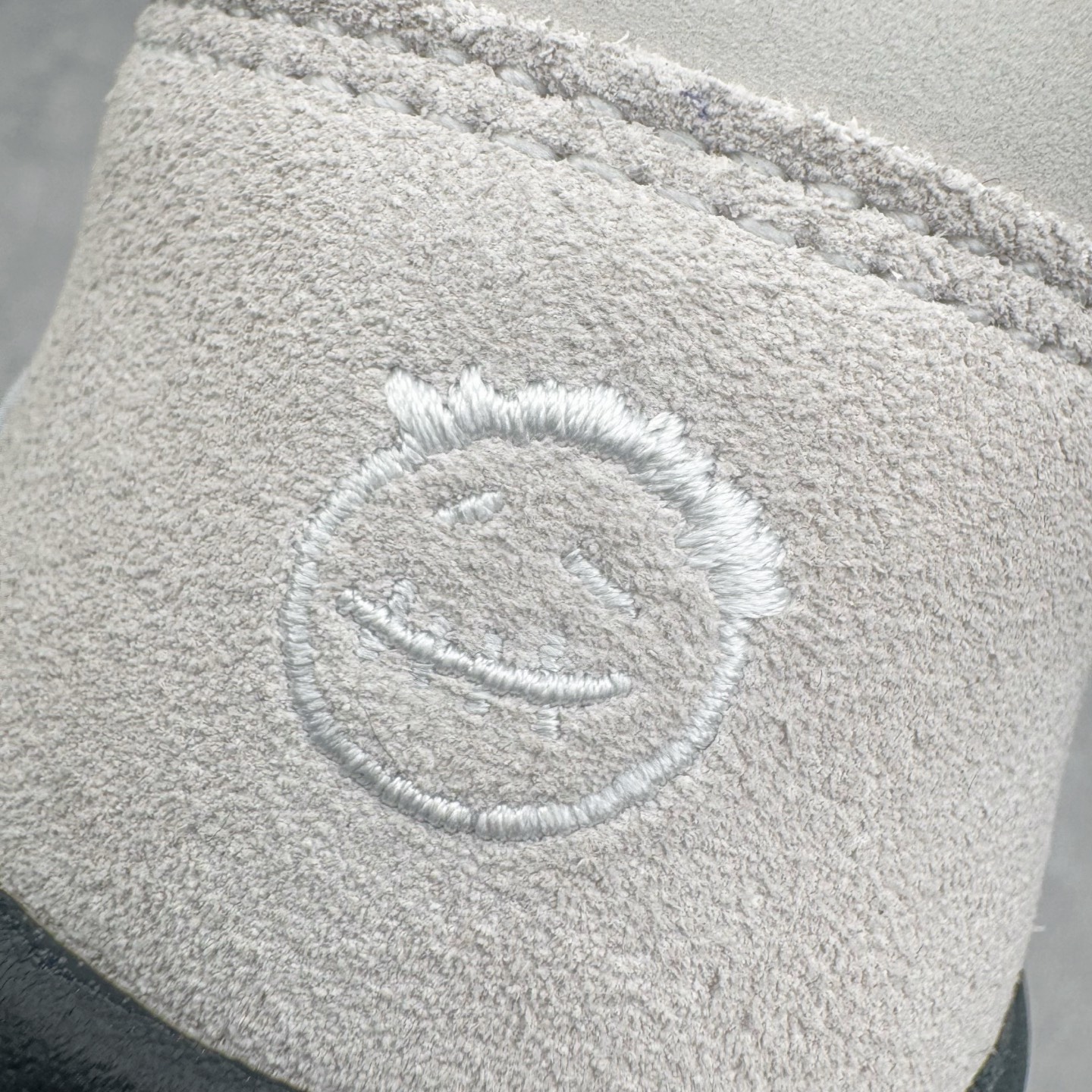 图片[16]-＃PK纯原 Travis Scott x Jordan AJ Cut The Check TS倒钩联名魔术贴篮球鞋 黑绿 IH7971-001 注意默认配原盒盒子配套布袋不用加钱 退货丢失扣30元 原厂全套原楦原纸板冲刀磨具开发 原厂皮料加持 原厂港宝加持定型后跟R度完美 同源原厂电绣 鬼脸飞翼针数密度立体效果一致 百分百一致原鞋 原厂拉帮工艺 针距密度一致 后跟弧度收口自然不对折 极致一眼正品既视感 进口玻璃冲刀皮料裁剪零毛边 全鞋电脑针车工艺 品控清洁度最高QC检验标准 免检产品 原厂订购鞋盒、布袋、鞋标、防尘纸、鞋撑、鞋带 追求极致的原厂味道 配色方面采用白色为基础 搭配棕色框架呈现 完美还原了初代倒钩的配色设计 细节方面 标志性的反钩Swoosh采用米色点缀 鞋面还带有特殊的魔术贴细节 此外在鞋舌、后跟部分均带有Cactus Jack厂牌Logo 彰显鞋款特殊身份 尺码：36 36.5 37.5 38 38.5 39 40 40.5 41 42 42.5 43 44 44.5 45 46 47.5-选品中心