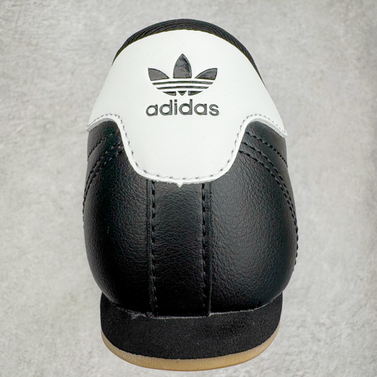 图片[8]-＃HP纯原 AD Originals TAEKWONDO 跆拳道薄底训练鞋 JS1193 从专业赛场到时尚前沿🪩 开启多元运动美学新篇章🥋 𝙏𝘼𝙀𝙆𝙒𝙊𝙉𝘿𝙊👟 演绎穿搭的“绝佳利器” 深受武术历史影响的简约套入式设计 力求致敬00年代初的风尚🥷🎧 ▪皮质鞋面，柔软高级 ▪搭配经典3D鞋头缝线设计 ▪一脚蹬设计穿脱自如 ▪低平橡胶外底助你扎实踩地从容迈步 为小众运动注入现代年轻化审美 鲜明黑白 复古极简 尺码：36 36.5 37 38 38.5 39 40 40.5 41 42 42.5 43 44 44.5 45-选品中心