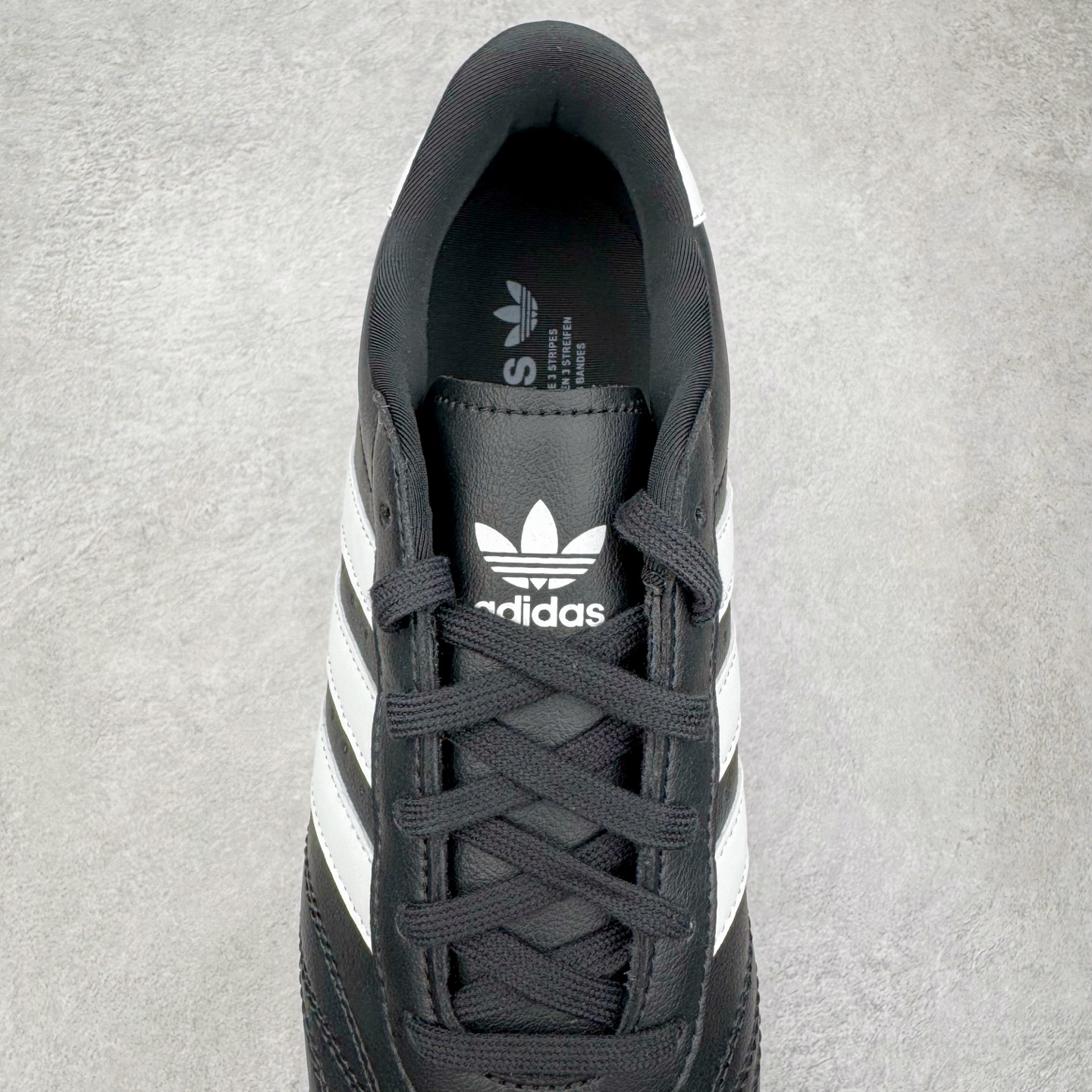 图片[5]-＃HP纯原 AD Originals TAEKWONDO 跆拳道薄底训练鞋 JS1193 从专业赛场到时尚前沿🪩 开启多元运动美学新篇章🥋 𝙏𝘼𝙀𝙆𝙒𝙊𝙉𝘿𝙊👟 演绎穿搭的“绝佳利器” 深受武术历史影响的简约套入式设计 力求致敬00年代初的风尚🥷🎧 ▪皮质鞋面，柔软高级 ▪搭配经典3D鞋头缝线设计 ▪一脚蹬设计穿脱自如 ▪低平橡胶外底助你扎实踩地从容迈步 为小众运动注入现代年轻化审美 鲜明黑白 复古极简 尺码：36 36.5 37 38 38.5 39 40 40.5 41 42 42.5 43 44 44.5 45-选品中心