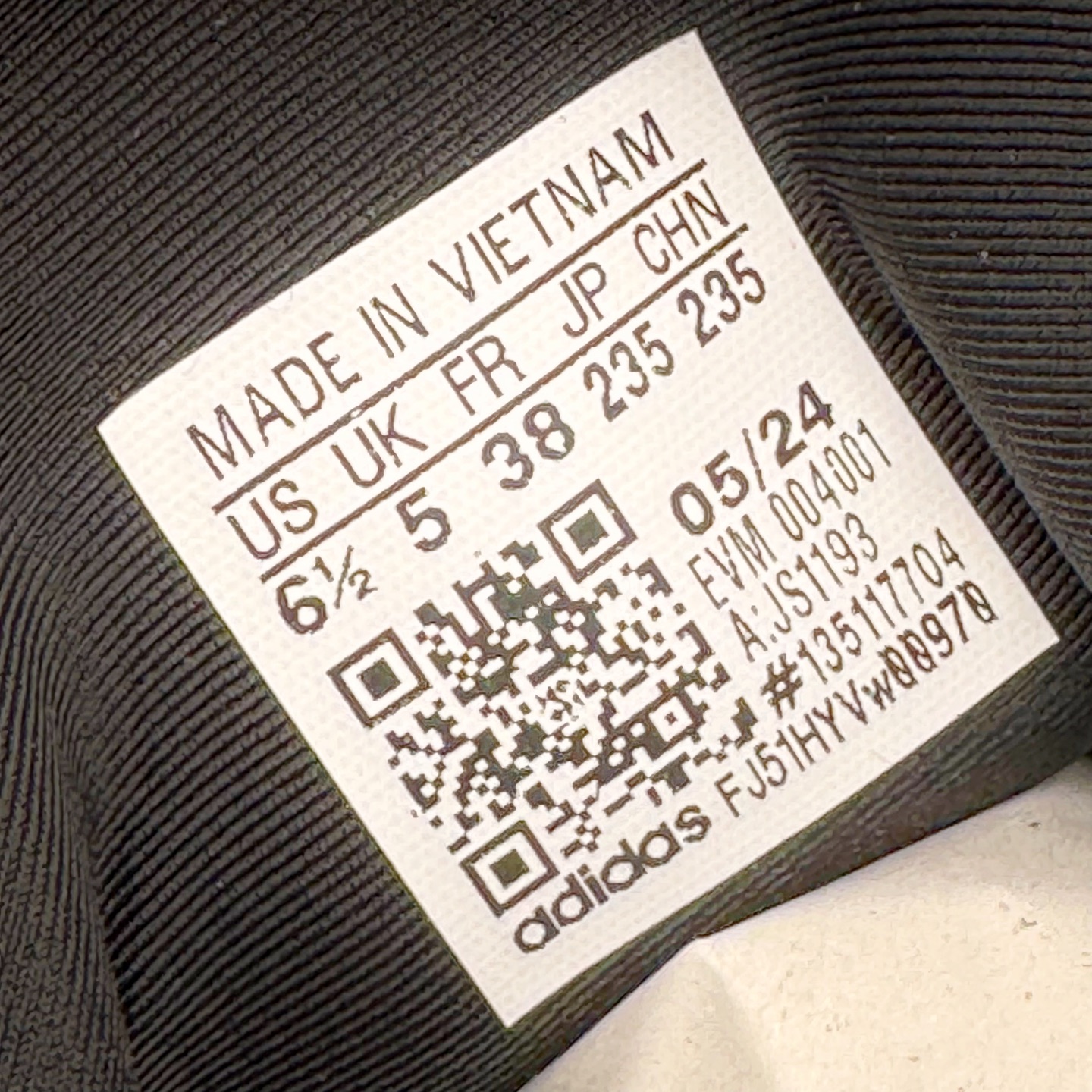 图片[12]-＃HP纯原 AD Originals TAEKWONDO 跆拳道薄底训练鞋 JS1193 从专业赛场到时尚前沿🪩 开启多元运动美学新篇章🥋 𝙏𝘼𝙀𝙆𝙒𝙊𝙉𝘿𝙊👟 演绎穿搭的“绝佳利器” 深受武术历史影响的简约套入式设计 力求致敬00年代初的风尚🥷🎧 ▪皮质鞋面，柔软高级 ▪搭配经典3D鞋头缝线设计 ▪一脚蹬设计穿脱自如 ▪低平橡胶外底助你扎实踩地从容迈步 为小众运动注入现代年轻化审美 鲜明黑白 复古极简 尺码：36 36.5 37 38 38.5 39 40 40.5 41 42 42.5 43 44 44.5 45-选品中心