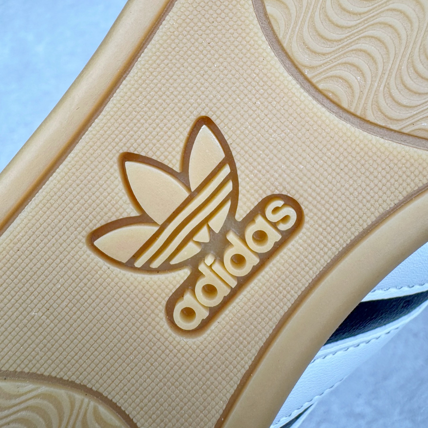 图片[19]-＃HP纯原 AD Originals TAEKWONDO 跆拳道薄底训练鞋 JS1193 从专业赛场到时尚前沿🪩 开启多元运动美学新篇章🥋 𝙏𝘼𝙀𝙆𝙒𝙊𝙉𝘿𝙊👟 演绎穿搭的“绝佳利器” 深受武术历史影响的简约套入式设计 力求致敬00年代初的风尚🥷🎧 ▪皮质鞋面，柔软高级 ▪搭配经典3D鞋头缝线设计 ▪一脚蹬设计穿脱自如 ▪低平橡胶外底助你扎实踩地从容迈步 为小众运动注入现代年轻化审美 鲜明黑白 复古极简 尺码：36 36.5 37 38 38.5 39 40 40.5 41 42 42.5 43 44 44.5 45-选品中心