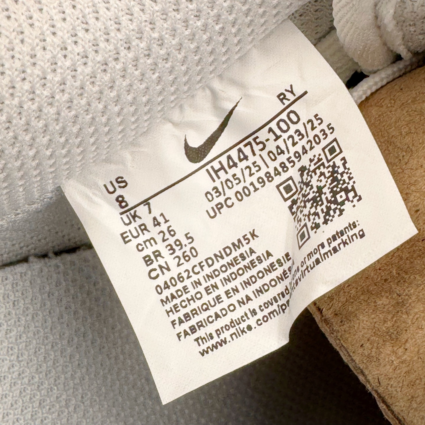 图片[10]-＃XT纯原 NK Air Force 1 Low 空军一号时尚舒适防滑耐磨低帮板鞋 IH4475-100 顶级批次 2022全新楦头鞋型 鱼鳞大底 历时开发三个月 清洁度完美 二维码鞋标 内置芯片及solo气垫 大底高度及其弧度依照正品 钢印 logo刺绣 鞋口弧度 鞋头长度 鞋面冲孔 鞋垫背胶及钢印 完美鞋型对比正品 每一处都是细节满满 柔软、弹性十足的缓震性能和出色的中底设计 横跨复古与现代的外型结合 造就出风靡全球 三十多年的Force 1 直到今天还深受青睐 实拍调校N版已经零色差零失真 百分百还原实物色彩所见即所得 不存在货不对板色差等低级问题 选购参考实物拍摄 不混卖不参货 只用心做好货严格选品 承诺混一赔十 尺码：36 36.5 37.5 38 38.5 39 40 40.5 41 42 42.5 43 44 44.5 45-选品中心