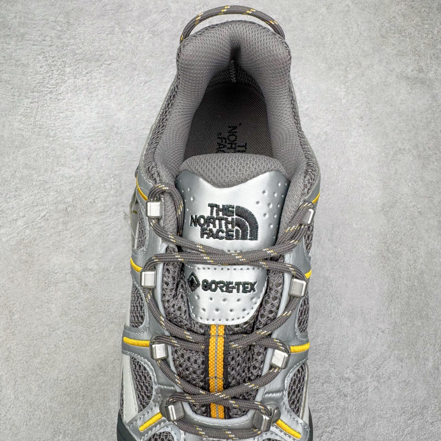 图片[5]-The North Face 北面乐斯菲斯户外运动休闲登山鞋越野徒步鞋 广东大厂品质 面料采用进口磨砂牛皮 鞋底采用Vibram黄金大底 专门为鞋底设计的橡胶以出色的耐磨性 良好的防滑性或得不少户外运动爱好者的喜欢 专业户外登山品牌（北面）The North Face自1966年创立，由两位热爱登山徒步的年轻登山者于美西旧金山开创，不断透过研发与创新，并且将最先进的技术结合在服装与鞋款设计，生产多种外型帅气且专业能力非常强的户外运动装备而备受欢迎。尺码：39-45（运动鞋码）-选品中心