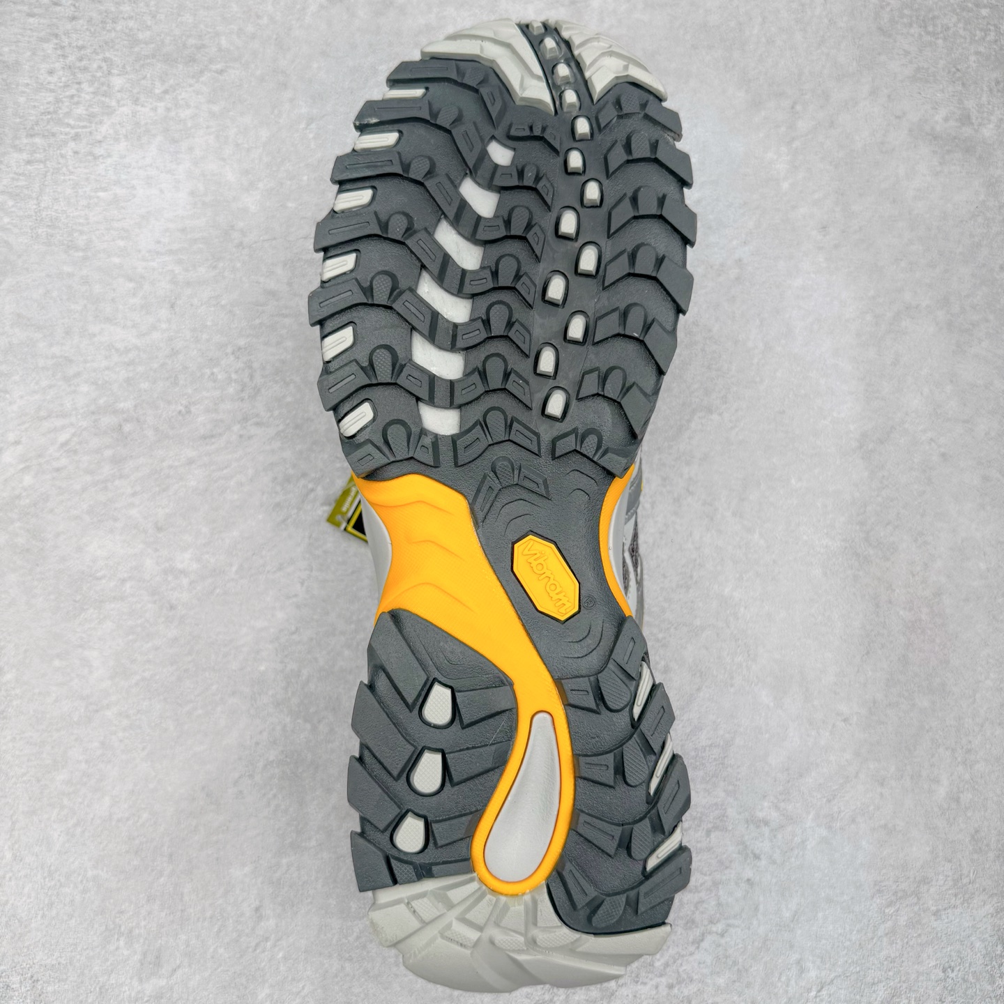 图片[9]-The North Face 北面乐斯菲斯户外运动休闲登山鞋越野徒步鞋 广东大厂品质 面料采用进口磨砂牛皮 鞋底采用Vibram黄金大底 专门为鞋底设计的橡胶以出色的耐磨性 良好的防滑性或得不少户外运动爱好者的喜欢 专业户外登山品牌（北面）The North Face自1966年创立，由两位热爱登山徒步的年轻登山者于美西旧金山开创，不断透过研发与创新，并且将最先进的技术结合在服装与鞋款设计，生产多种外型帅气且专业能力非常强的户外运动装备而备受欢迎。尺码：39-45（运动鞋码）-选品中心