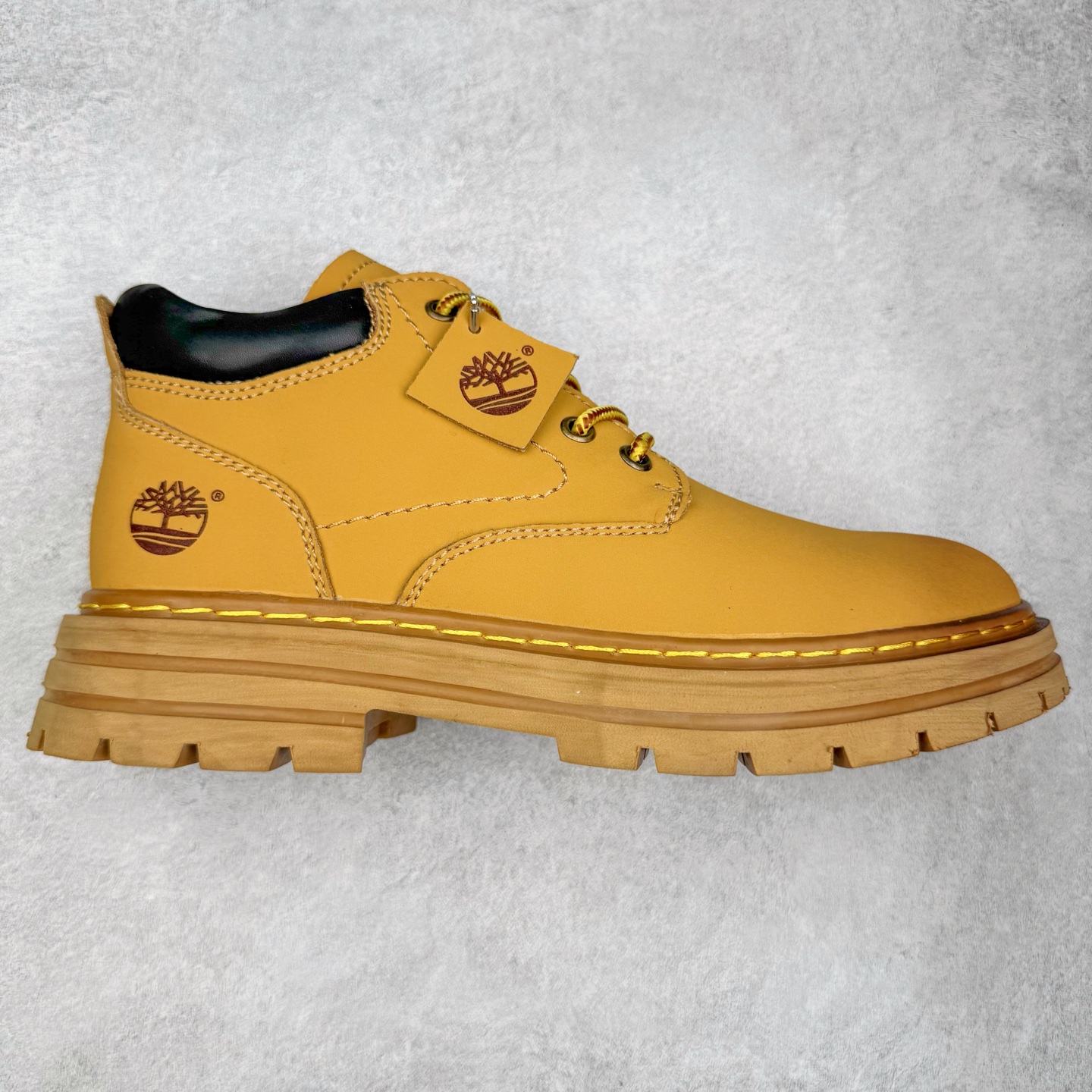 Timberland 天伯伦/添柏岚经典款 25ss新款中帮 经典再造 全新升级 广东大厂品质 原盒原包装 面料采用意大利🇮🇹顶级磨砂牛皮 搭配防臭防腐真皮乳胶鞋垫 给您完美的穿着体验 质量考究耐穿 型男必备 专治不帅 高品质脚感一流 独家供应 尺码：39 40 41 42 43 44 偏大一码-选品中心