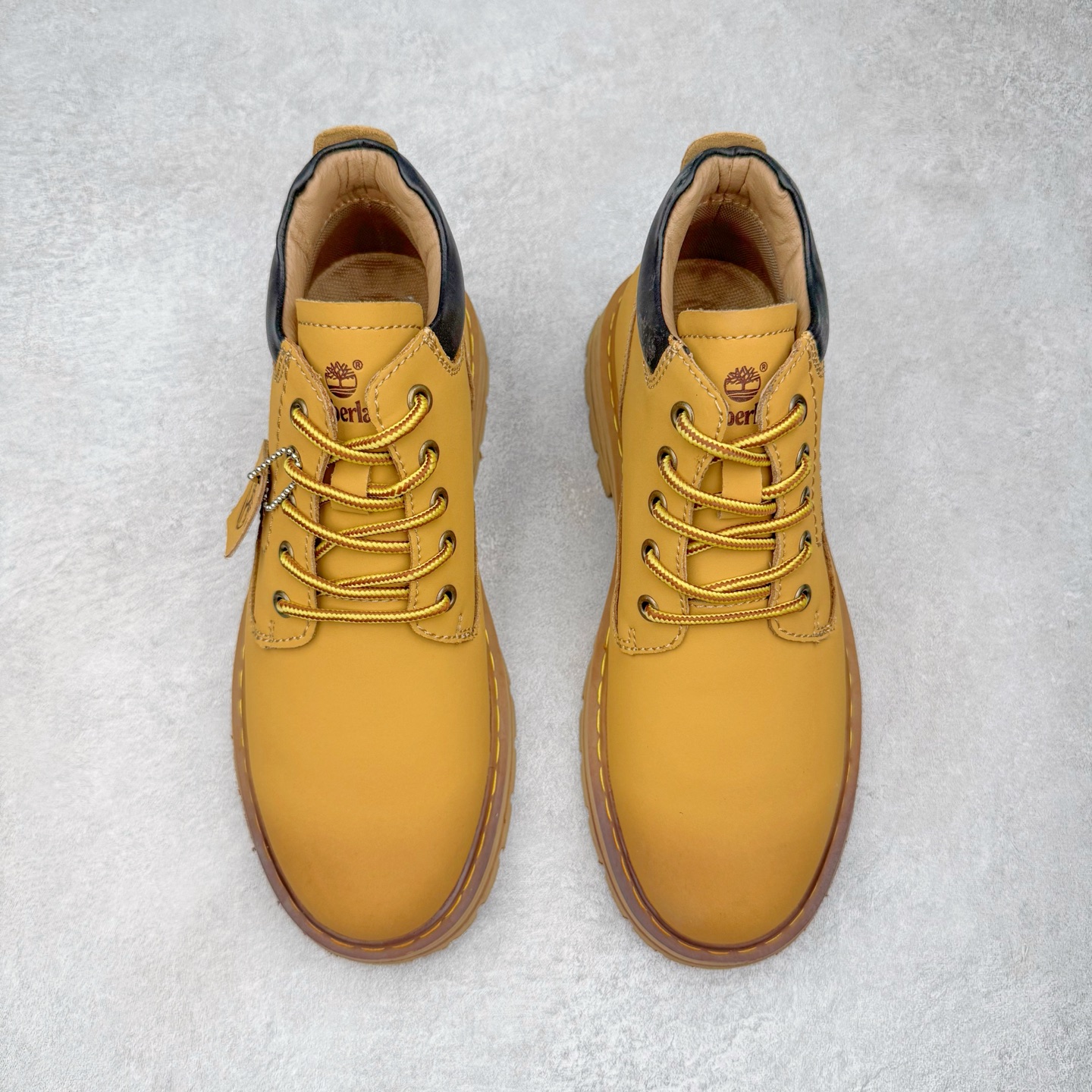 图片[2]-Timberland 天伯伦/添柏岚经典款 25ss新款中帮 经典再造 全新升级 广东大厂品质 原盒原包装 面料采用意大利🇮🇹顶级磨砂牛皮 搭配防臭防腐真皮乳胶鞋垫 给您完美的穿着体验 质量考究耐穿 型男必备 专治不帅 高品质脚感一流 独家供应 尺码：39 40 41 42 43 44 偏大一码-选品中心