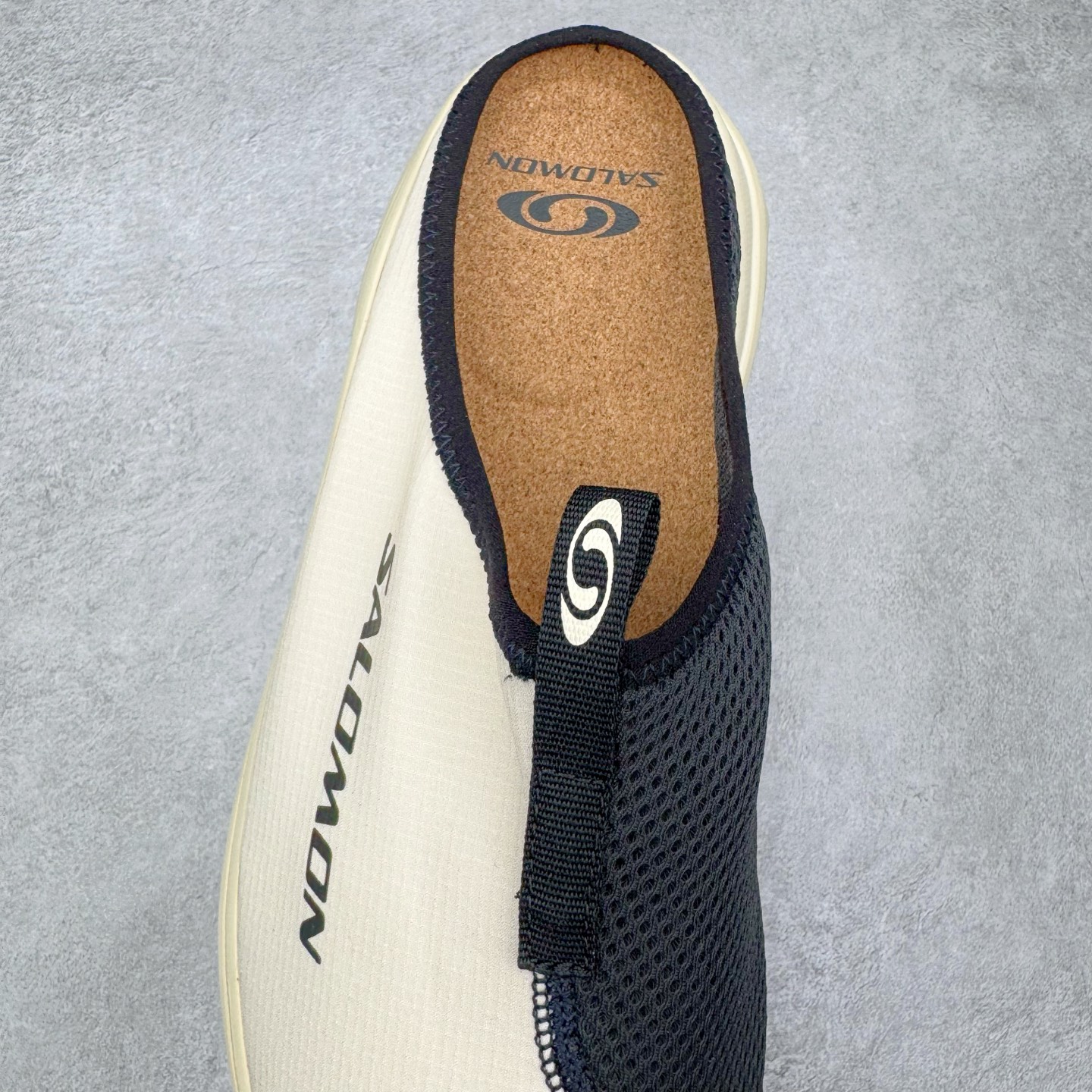 图片[5]-＃HP SALOMON萨洛蒙 RX Slide 3.0 CANVAS 舒适柔软 防滑包头拖鞋 男女同款 SALOMON诞生于1947年的法国阿尔卑斯山区，全球知名的户外运动品牌。一直致力于推动滑雪、越野跑等山地运动的发展及产品的进步。其产品设计致力于追求创新和发掘产品的性能极限，帮助喜欢自由的人在山地间不断挑战自我。实拍调校N版已经零色差零失真 百分百还原实物色彩所见即所得 不存在货不对板色差等低级问题 选购参考实物拍摄 不混卖不参货 只用心做好货严格选品 承诺混一赔十 尺码：36 36.5 37.5 38 38.5 39 40 40.5 41 42 42.5 43 44 44.5 45-选品中心