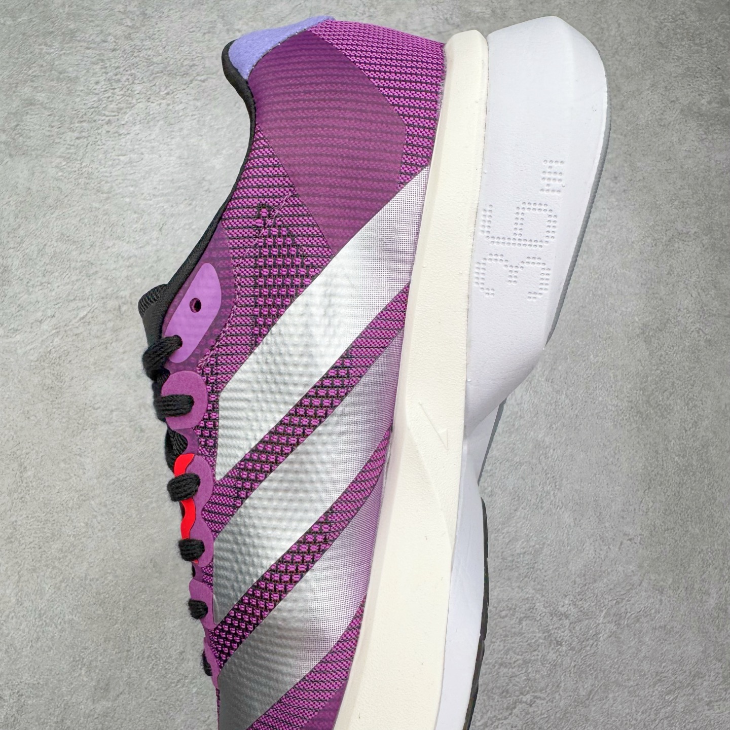 图片[7]-AD Adizero Boston 13 夏季透气网眼竞速跑鞋 JS4943 融合Lightstrike和Lightstrike Pro技术 采用乙烯/乙酸乙烯酯(EVA)材质 打造舒适中底 含ENERGYROD能量碳柱 旨在为步伐添活力 尺码：36 36.5 37 38 38.5 39 40 40.5 41 42 42.5 43 44 44.5 45-选品中心