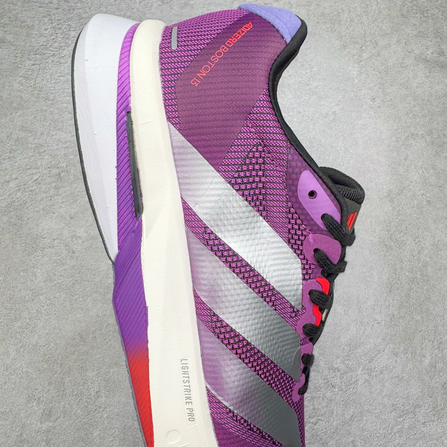 图片[6]-AD Adizero Boston 13 夏季透气网眼竞速跑鞋 JS4943 融合Lightstrike和Lightstrike Pro技术 采用乙烯/乙酸乙烯酯(EVA)材质 打造舒适中底 含ENERGYROD能量碳柱 旨在为步伐添活力 尺码：36 36.5 37 38 38.5 39 40 40.5 41 42 42.5 43 44 44.5 45-选品中心