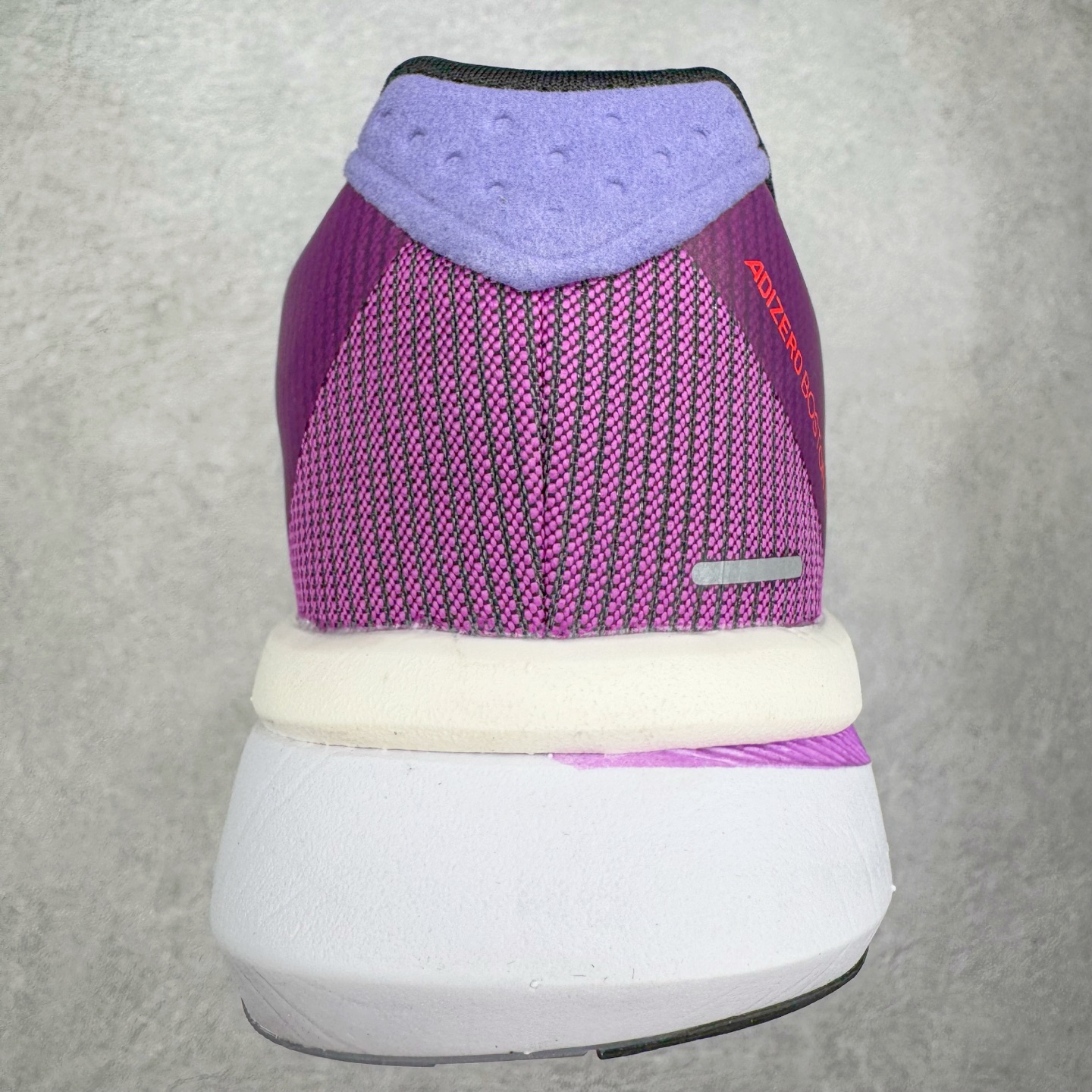 图片[8]-AD Adizero Boston 13 夏季透气网眼竞速跑鞋 JS4943 融合Lightstrike和Lightstrike Pro技术 采用乙烯/乙酸乙烯酯(EVA)材质 打造舒适中底 含ENERGYROD能量碳柱 旨在为步伐添活力 尺码：36 36.5 37 38 38.5 39 40 40.5 41 42 42.5 43 44 44.5 45-选品中心