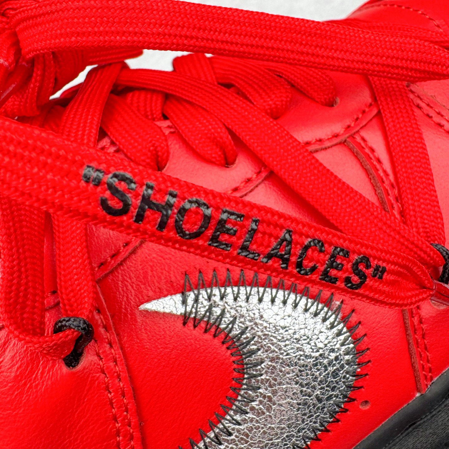 图片[14]-＃S2纯原 Off-White x NK Air Force 1 \\\”Red\\\” 空军一号 OW联名红色艺术馆 DD1876-600 全套原‮原楦‬纸版开发 越南原‮大装‬底 重金采购原厂Prime Asia贝利进口皮料 内侧标语字体三段大小 原厂油墨加持 色泽亮度 高频效果一致 全鞋电脑针车 工整有序 视觉效果满分 原厂拉帮手法 标准四线 密度针距针孔大小控制到位 原装反口里网布海绵 正确卡色网眼大小 原厂港宝加持完美还原灵魂版型 原盒原配从里到外百分百还原 内置Sole气垫 中底白色背胶 尺码：36 36.5 37.5 38 38.5 39 40 40.5 41 42 42.5 43 44 44.5 45 46 47.5 48.5-选品中心