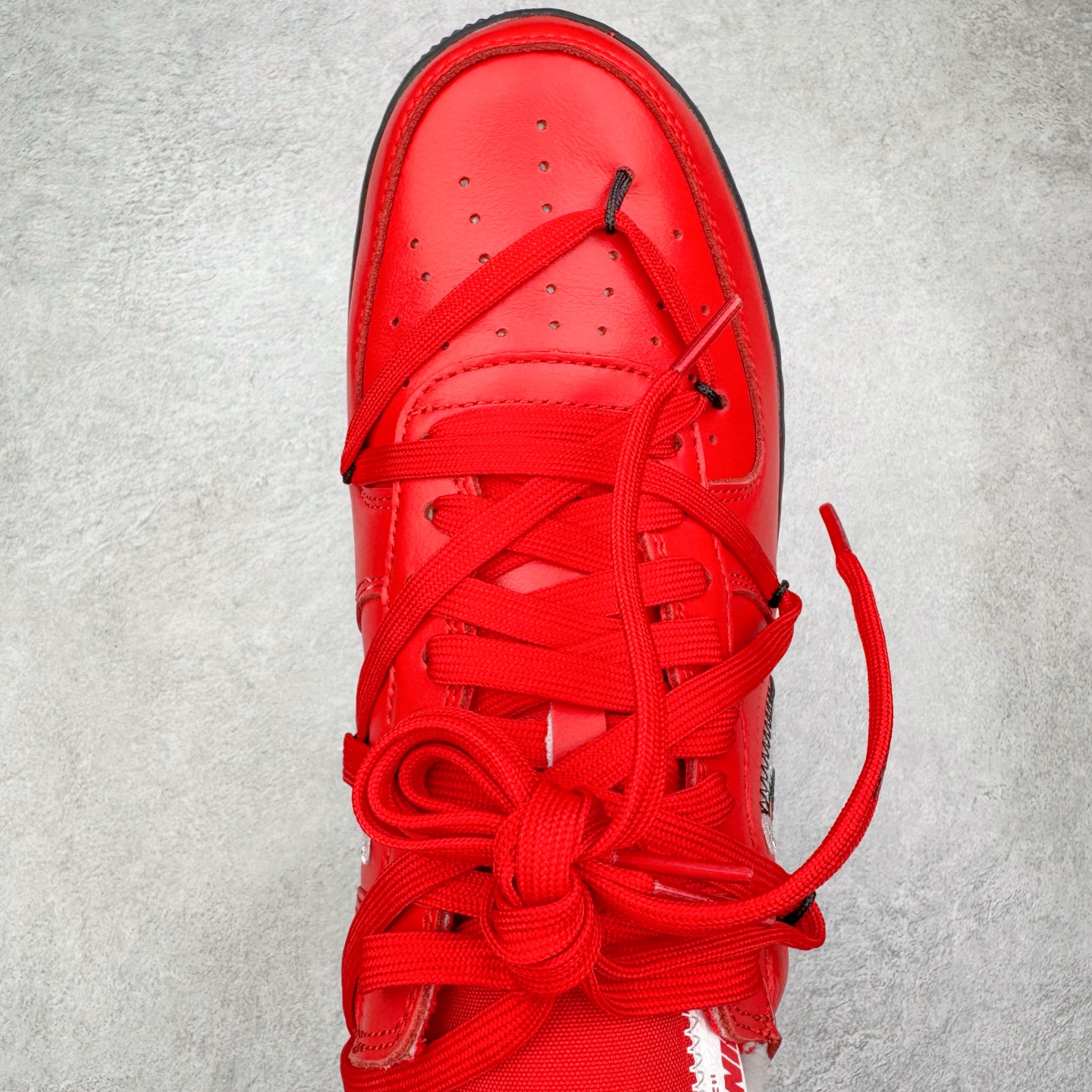 图片[4]-＃S2纯原 Off-White x NK Air Force 1 \\\”Red\\\” 空军一号 OW联名红色艺术馆 DD1876-600 全套原‮原楦‬纸版开发 越南原‮大装‬底 重金采购原厂Prime Asia贝利进口皮料 内侧标语字体三段大小 原厂油墨加持 色泽亮度 高频效果一致 全鞋电脑针车 工整有序 视觉效果满分 原厂拉帮手法 标准四线 密度针距针孔大小控制到位 原装反口里网布海绵 正确卡色网眼大小 原厂港宝加持完美还原灵魂版型 原盒原配从里到外百分百还原 内置Sole气垫 中底白色背胶 尺码：36 36.5 37.5 38 38.5 39 40 40.5 41 42 42.5 43 44 44.5 45 46 47.5 48.5-选品中心