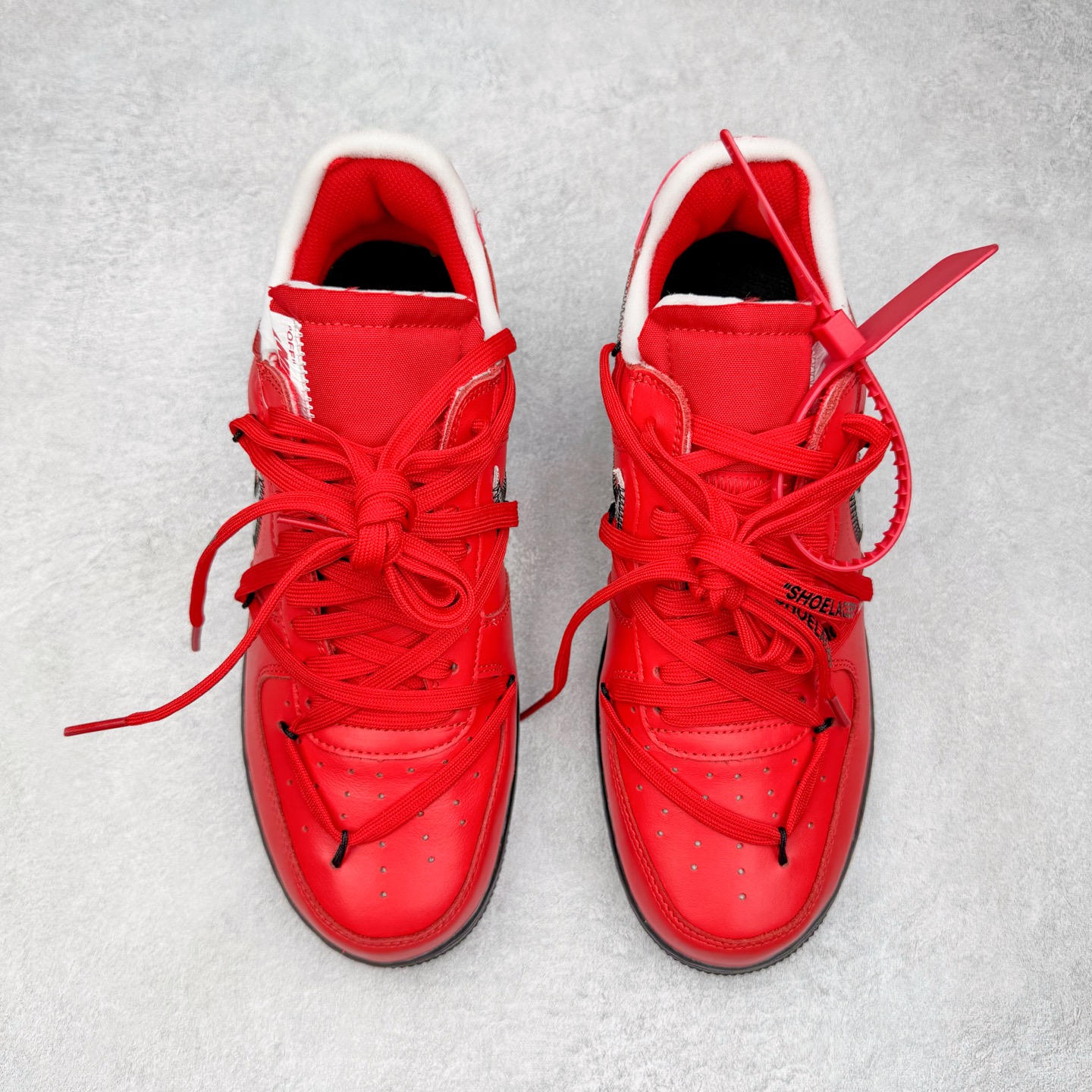 图片[2]-＃S2纯原 Off-White x NK Air Force 1 \\\”Red\\\” 空军一号 OW联名红色艺术馆 DD1876-600 全套原‮原楦‬纸版开发 越南原‮大装‬底 重金采购原厂Prime Asia贝利进口皮料 内侧标语字体三段大小 原厂油墨加持 色泽亮度 高频效果一致 全鞋电脑针车 工整有序 视觉效果满分 原厂拉帮手法 标准四线 密度针距针孔大小控制到位 原装反口里网布海绵 正确卡色网眼大小 原厂港宝加持完美还原灵魂版型 原盒原配从里到外百分百还原 内置Sole气垫 中底白色背胶 尺码：36 36.5 37.5 38 38.5 39 40 40.5 41 42 42.5 43 44 44.5 45 46 47.5 48.5-选品中心