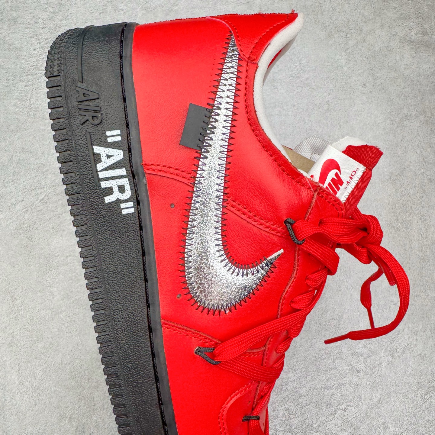 图片[6]-＃S2纯原 Off-White x NK Air Force 1 \\\”Red\\\” 空军一号 OW联名红色艺术馆 DD1876-600 全套原‮原楦‬纸版开发 越南原‮大装‬底 重金采购原厂Prime Asia贝利进口皮料 内侧标语字体三段大小 原厂油墨加持 色泽亮度 高频效果一致 全鞋电脑针车 工整有序 视觉效果满分 原厂拉帮手法 标准四线 密度针距针孔大小控制到位 原装反口里网布海绵 正确卡色网眼大小 原厂港宝加持完美还原灵魂版型 原盒原配从里到外百分百还原 内置Sole气垫 中底白色背胶 尺码：36 36.5 37.5 38 38.5 39 40 40.5 41 42 42.5 43 44 44.5 45 46 47.5 48.5-选品中心