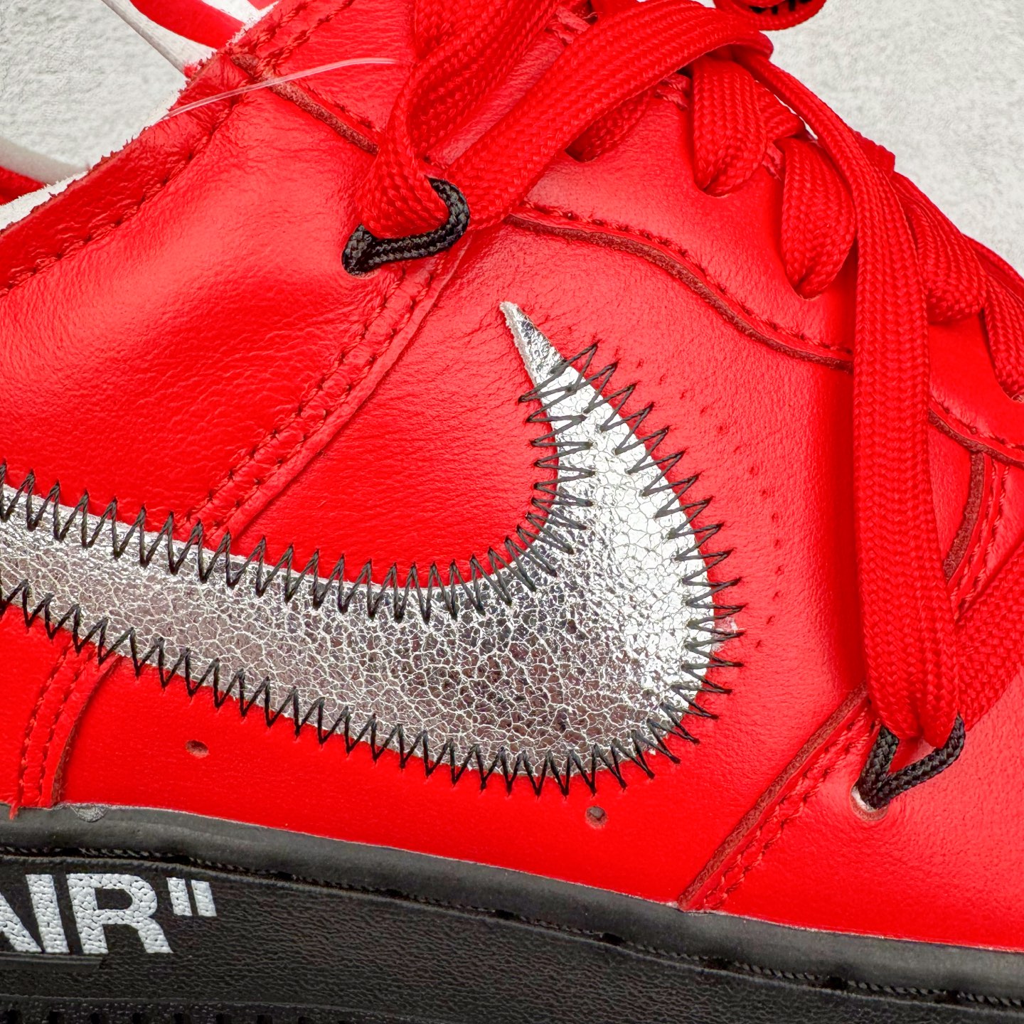 图片[18]-＃S2纯原 Off-White x NK Air Force 1 \\\”Red\\\” 空军一号 OW联名红色艺术馆 DD1876-600 全套原‮原楦‬纸版开发 越南原‮大装‬底 重金采购原厂Prime Asia贝利进口皮料 内侧标语字体三段大小 原厂油墨加持 色泽亮度 高频效果一致 全鞋电脑针车 工整有序 视觉效果满分 原厂拉帮手法 标准四线 密度针距针孔大小控制到位 原装反口里网布海绵 正确卡色网眼大小 原厂港宝加持完美还原灵魂版型 原盒原配从里到外百分百还原 内置Sole气垫 中底白色背胶 尺码：36 36.5 37.5 38 38.5 39 40 40.5 41 42 42.5 43 44 44.5 45 46 47.5 48.5-选品中心