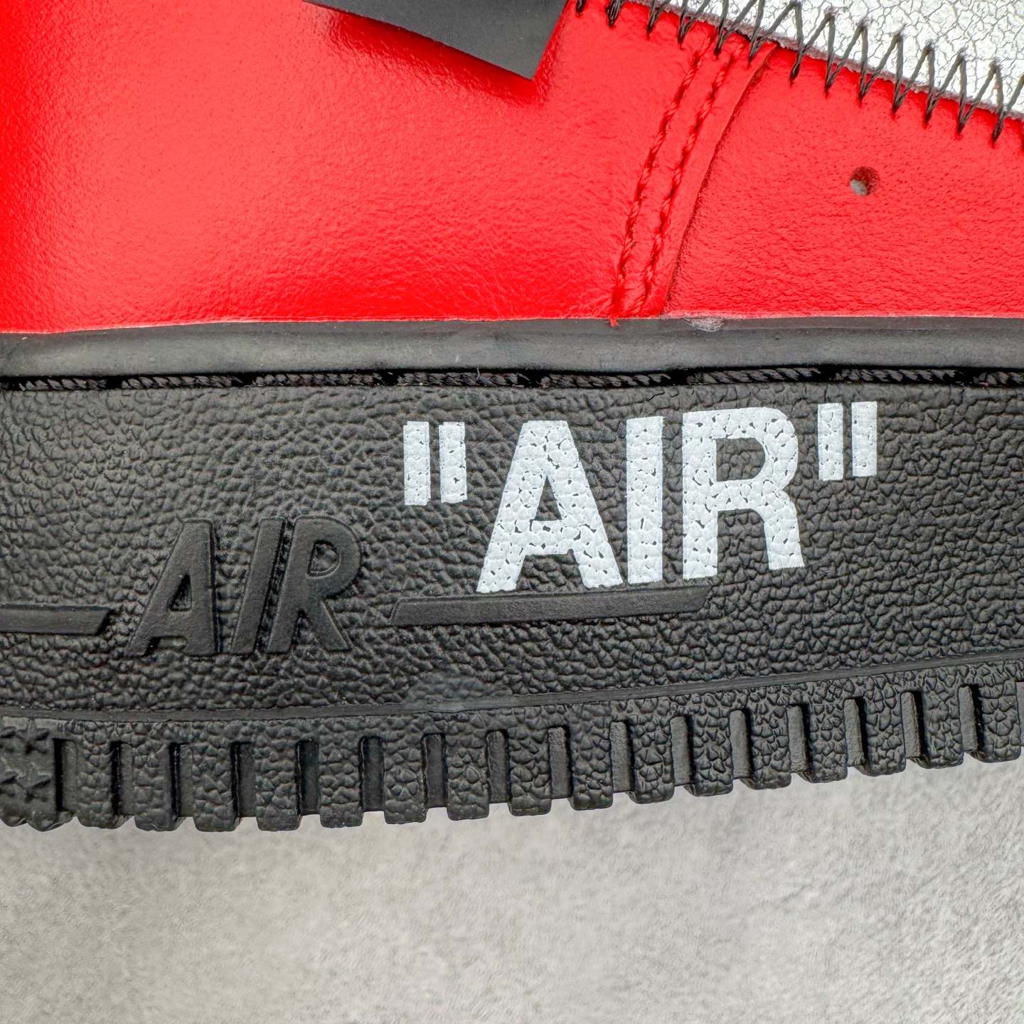 图片[20]-＃S2纯原 Off-White x NK Air Force 1 \\\”Red\\\” 空军一号 OW联名红色艺术馆 DD1876-600 全套原‮原楦‬纸版开发 越南原‮大装‬底 重金采购原厂Prime Asia贝利进口皮料 内侧标语字体三段大小 原厂油墨加持 色泽亮度 高频效果一致 全鞋电脑针车 工整有序 视觉效果满分 原厂拉帮手法 标准四线 密度针距针孔大小控制到位 原装反口里网布海绵 正确卡色网眼大小 原厂港宝加持完美还原灵魂版型 原盒原配从里到外百分百还原 内置Sole气垫 中底白色背胶 尺码：36 36.5 37.5 38 38.5 39 40 40.5 41 42 42.5 43 44 44.5 45 46 47.5 48.5-选品中心