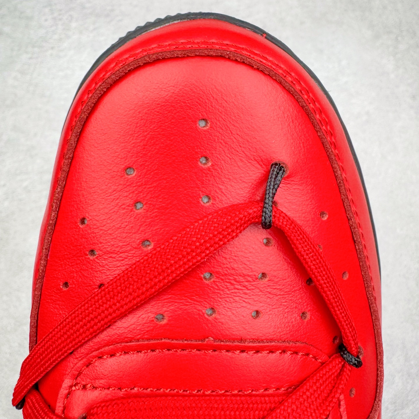 图片[15]-＃S2纯原 Off-White x NK Air Force 1 \\\”Red\\\” 空军一号 OW联名红色艺术馆 DD1876-600 全套原‮原楦‬纸版开发 越南原‮大装‬底 重金采购原厂Prime Asia贝利进口皮料 内侧标语字体三段大小 原厂油墨加持 色泽亮度 高频效果一致 全鞋电脑针车 工整有序 视觉效果满分 原厂拉帮手法 标准四线 密度针距针孔大小控制到位 原装反口里网布海绵 正确卡色网眼大小 原厂港宝加持完美还原灵魂版型 原盒原配从里到外百分百还原 内置Sole气垫 中底白色背胶 尺码：36 36.5 37.5 38 38.5 39 40 40.5 41 42 42.5 43 44 44.5 45 46 47.5 48.5-选品中心