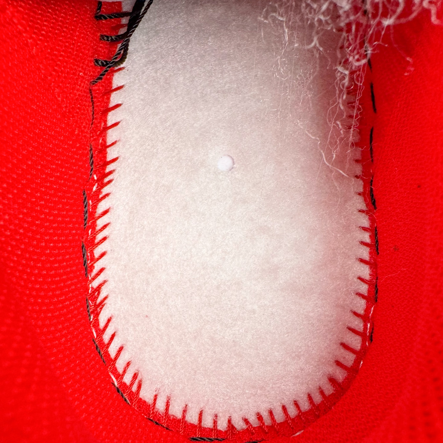 图片[10]-＃S2纯原 Off-White x NK Air Force 1 \\\”Red\\\” 空军一号 OW联名红色艺术馆 DD1876-600 全套原‮原楦‬纸版开发 越南原‮大装‬底 重金采购原厂Prime Asia贝利进口皮料 内侧标语字体三段大小 原厂油墨加持 色泽亮度 高频效果一致 全鞋电脑针车 工整有序 视觉效果满分 原厂拉帮手法 标准四线 密度针距针孔大小控制到位 原装反口里网布海绵 正确卡色网眼大小 原厂港宝加持完美还原灵魂版型 原盒原配从里到外百分百还原 内置Sole气垫 中底白色背胶 尺码：36 36.5 37.5 38 38.5 39 40 40.5 41 42 42.5 43 44 44.5 45 46 47.5 48.5-选品中心