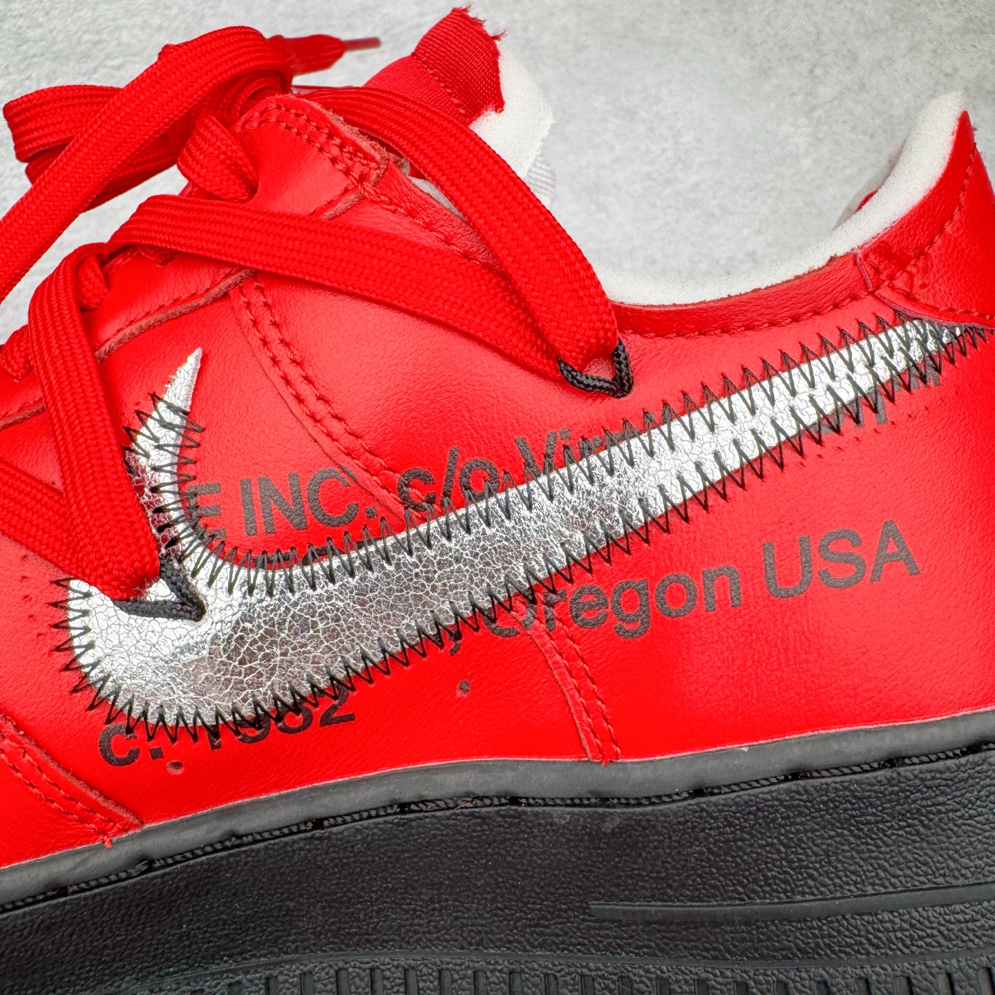 图片[16]-＃S2纯原 Off-White x NK Air Force 1 \\\”Red\\\” 空军一号 OW联名红色艺术馆 DD1876-600 全套原‮原楦‬纸版开发 越南原‮大装‬底 重金采购原厂Prime Asia贝利进口皮料 内侧标语字体三段大小 原厂油墨加持 色泽亮度 高频效果一致 全鞋电脑针车 工整有序 视觉效果满分 原厂拉帮手法 标准四线 密度针距针孔大小控制到位 原装反口里网布海绵 正确卡色网眼大小 原厂港宝加持完美还原灵魂版型 原盒原配从里到外百分百还原 内置Sole气垫 中底白色背胶 尺码：36 36.5 37.5 38 38.5 39 40 40.5 41 42 42.5 43 44 44.5 45 46 47.5 48.5-选品中心