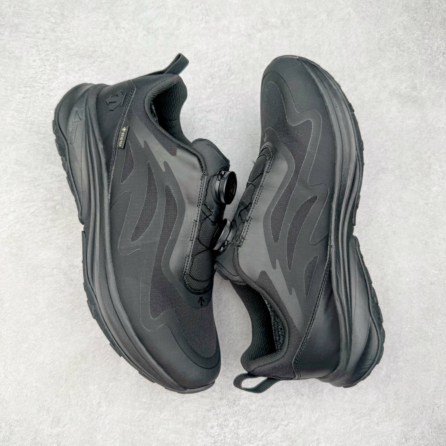 图片[3]-＃HP 迪桑特DESCENTE LAVITATE 2 舒适百搭防滑耐磨防水低帮休闲训练城市通勤跑步鞋 DESCENTE（迪桑特）创立于1935年，品牌名取自法语词汇，意为“滑降”。品牌箭头标识代表滑雪的三种技术“高速直线滑行”、“穿越”和“侧滑”，也寓意品牌在打造高端专业运动产品中不断追求完美的创新精神，致力于成为中国高端专业滑雪、综训、女子、铁人三项、高尔夫的第一品牌。尺码：39 40 40.5 41 42 42.5 43 44 44.5 45-选品中心