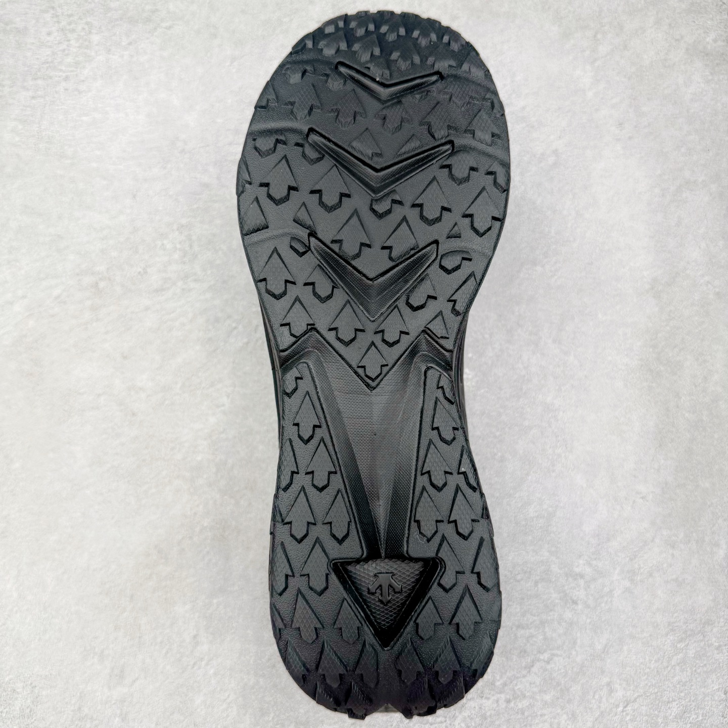 图片[9]-＃HP 迪桑特DESCENTE LAVITATE 2 舒适百搭防滑耐磨防水低帮休闲训练城市通勤跑步鞋 DESCENTE（迪桑特）创立于1935年，品牌名取自法语词汇，意为“滑降”。品牌箭头标识代表滑雪的三种技术“高速直线滑行”、“穿越”和“侧滑”，也寓意品牌在打造高端专业运动产品中不断追求完美的创新精神，致力于成为中国高端专业滑雪、综训、女子、铁人三项、高尔夫的第一品牌。尺码：39 40 40.5 41 42 42.5 43 44 44.5 45-选品中心