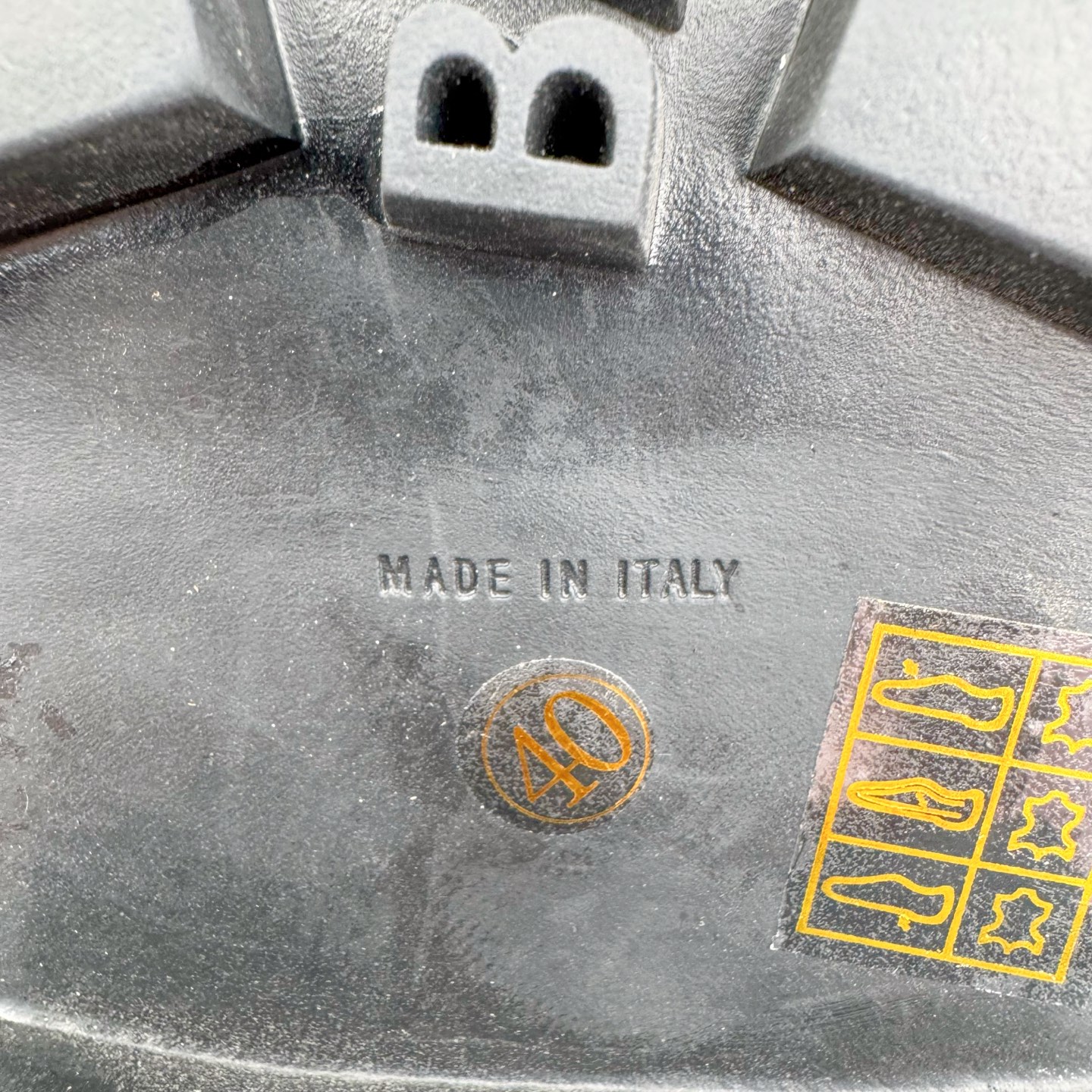 图片[11]-＃GD广顶 Balenciaga Strike 巴黎世家头层牛皮擦旧短筒马丁靴 原版购入开发 做货 极致做旧 巴黎世家做旧的款式百分之90都是好看的 这双靴子也不例外 破旧风格 双层材质 外层粗帆布做了磨损和褪色处理 内层做了透气网状里布 比较惊艳的是鞋底和鞋侧橡胶 原版定制进口做旧帆布 原版进口透气网里 原版开模橡胶大底 增高底厚5CM超显大长腿NCC 尺码： 39 40 41 42 43 44 45-选品中心