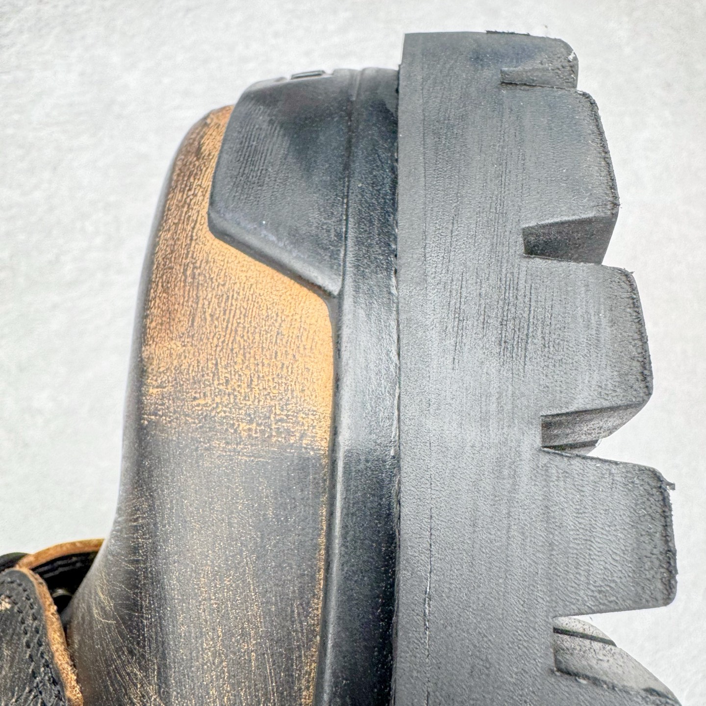 图片[16]-＃GD广顶 Balenciaga Strike 巴黎世家头层牛皮擦旧短筒马丁靴 原版购入开发 做货 极致做旧 巴黎世家做旧的款式百分之90都是好看的 这双靴子也不例外 破旧风格 双层材质 外层粗帆布做了磨损和褪色处理 内层做了透气网状里布 比较惊艳的是鞋底和鞋侧橡胶 原版定制进口做旧帆布 原版进口透气网里 原版开模橡胶大底 增高底厚5CM超显大长腿NCC 尺码： 39 40 41 42 43 44 45-选品中心