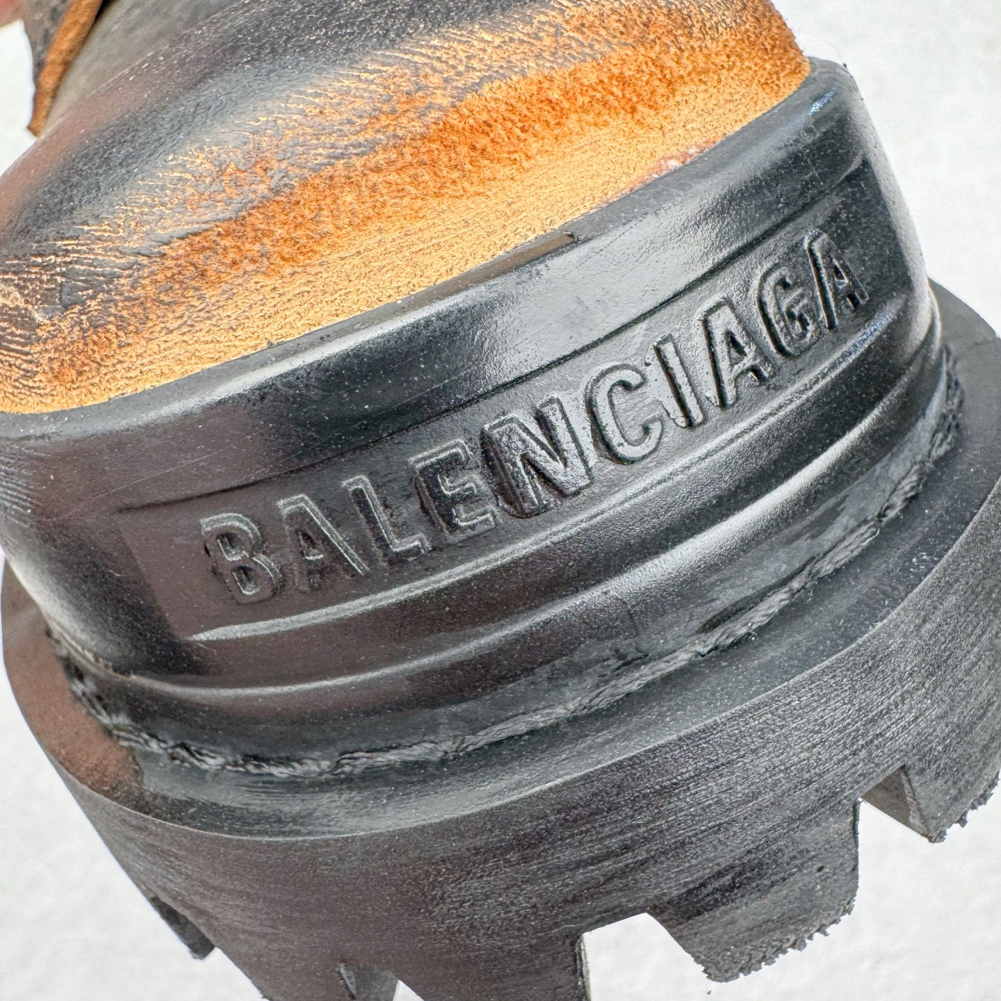 图片[14]-＃GD广顶 Balenciaga Strike 巴黎世家头层牛皮擦旧短筒马丁靴 原版购入开发 做货 极致做旧 巴黎世家做旧的款式百分之90都是好看的 这双靴子也不例外 破旧风格 双层材质 外层粗帆布做了磨损和褪色处理 内层做了透气网状里布 比较惊艳的是鞋底和鞋侧橡胶 原版定制进口做旧帆布 原版进口透气网里 原版开模橡胶大底 增高底厚5CM超显大长腿NCC 尺码： 39 40 41 42 43 44 45-选品中心