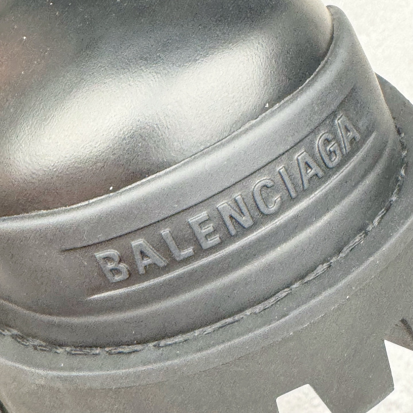 图片[12]-＃GD广顶 Balenciaga Strike 巴黎世家头层牛皮短筒马丁靴 原版购入开发 做货 极致做旧 巴黎世家做旧的款式百分之90都是好看的 这双靴子也不例外 破旧风格 双层材质 外层粗帆布做了磨损和褪色处理 内层做了透气网状里布 比较惊艳的是鞋底和鞋侧橡胶 原版定制进口做旧帆布 原版进口透气网里 原版开模橡胶大底 增高底厚5CM超显大长腿NCC 尺码： 39 40 41 42 43 44 45-选品中心