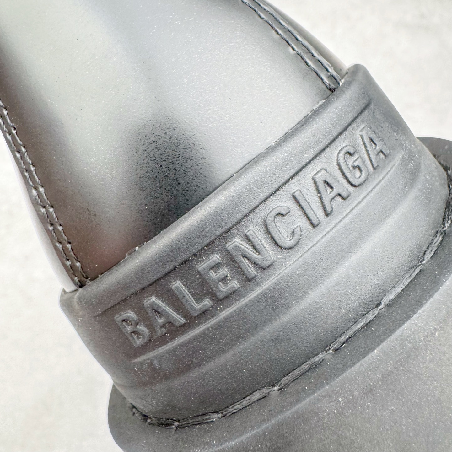 图片[14]-＃GD广顶 Balenciaga Strike 巴黎世家头层牛皮短筒马丁靴 原版购入开发 做货 极致做旧 巴黎世家做旧的款式百分之90都是好看的 这双靴子也不例外 破旧风格 双层材质 外层粗帆布做了磨损和褪色处理 内层做了透气网状里布 比较惊艳的是鞋底和鞋侧橡胶 原版定制进口做旧帆布 原版进口透气网里 原版开模橡胶大底 增高底厚5CM超显大长腿NCC 尺码： 39 40 41 42 43 44 45-选品中心