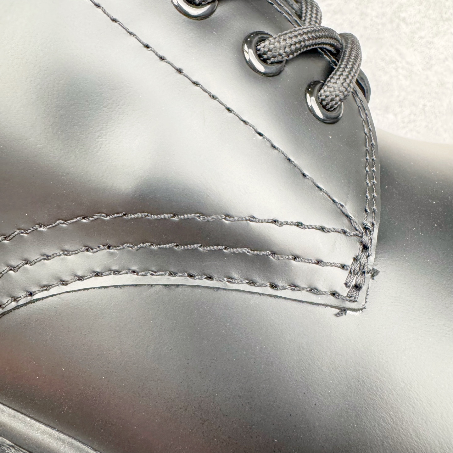 图片[17]-＃GD广顶 Balenciaga Strike 巴黎世家头层牛皮短筒马丁靴 原版购入开发 做货 极致做旧 巴黎世家做旧的款式百分之90都是好看的 这双靴子也不例外 破旧风格 双层材质 外层粗帆布做了磨损和褪色处理 内层做了透气网状里布 比较惊艳的是鞋底和鞋侧橡胶 原版定制进口做旧帆布 原版进口透气网里 原版开模橡胶大底 增高底厚5CM超显大长腿NCC 尺码： 39 40 41 42 43 44 45-选品中心