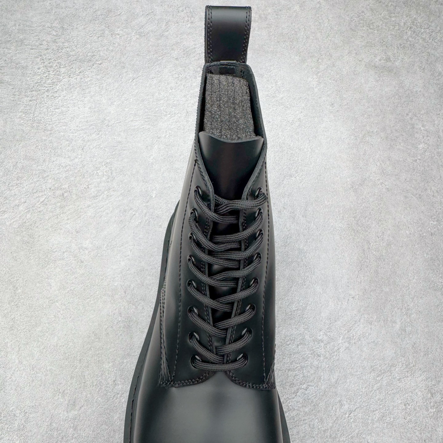 图片[5]-＃GD广顶 Balenciaga Strike 巴黎世家头层牛皮短筒马丁靴 原版购入开发 做货 极致做旧 巴黎世家做旧的款式百分之90都是好看的 这双靴子也不例外 破旧风格 双层材质 外层粗帆布做了磨损和褪色处理 内层做了透气网状里布 比较惊艳的是鞋底和鞋侧橡胶 原版定制进口做旧帆布 原版进口透气网里 原版开模橡胶大底 增高底厚5CM超显大长腿NCC 尺码： 39 40 41 42 43 44 45-选品中心