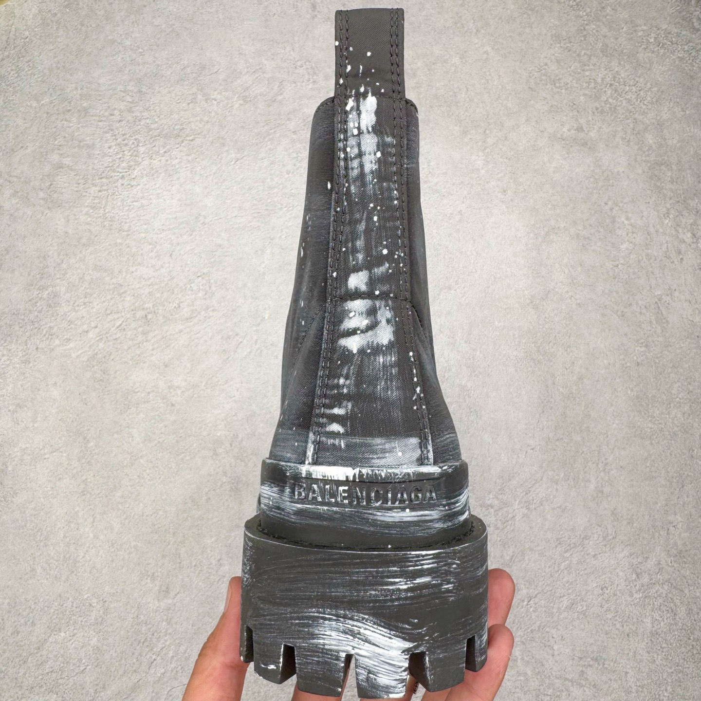 图片[8]-＃GD广顶 Balenciaga Strike 巴黎世家水洗泼墨短筒马丁靴 原版购入开发 做货 极致做旧 巴黎世家做旧的款式百分之90都是好看的 这双靴子也不例外 破旧风格 双层材质 外层粗帆布做了磨损和褪色处理 内层做了透气网状里布 比较惊艳的是鞋底和鞋侧橡胶 原版定制进口做旧帆布 原版进口透气网里 原版开模橡胶大底 增高底厚5CM超显大长腿NCC 尺码： 39 40 41 42 43 44 45-选品中心