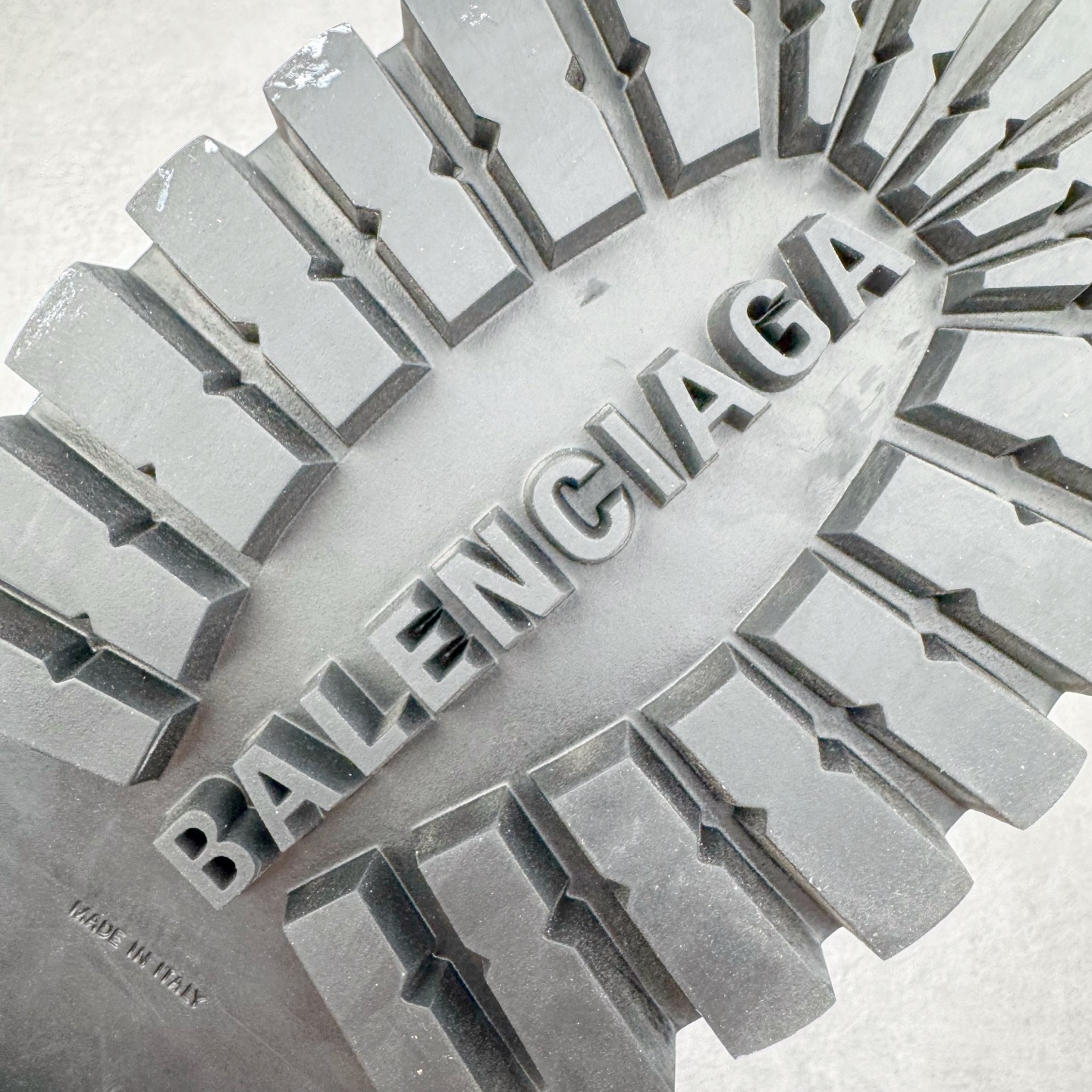 图片[10]-＃GD广顶 Balenciaga Strike 巴黎世家水洗泼墨短筒马丁靴 原版购入开发 做货 极致做旧 巴黎世家做旧的款式百分之90都是好看的 这双靴子也不例外 破旧风格 双层材质 外层粗帆布做了磨损和褪色处理 内层做了透气网状里布 比较惊艳的是鞋底和鞋侧橡胶 原版定制进口做旧帆布 原版进口透气网里 原版开模橡胶大底 增高底厚5CM超显大长腿NCC 尺码： 39 40 41 42 43 44 45-选品中心