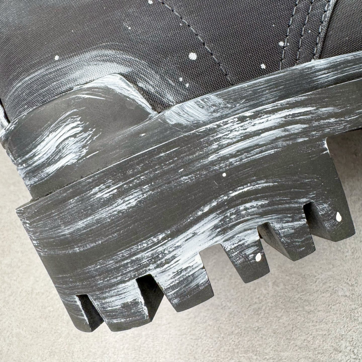 图片[20]-＃GD广顶 Balenciaga Strike 巴黎世家水洗泼墨短筒马丁靴 原版购入开发 做货 极致做旧 巴黎世家做旧的款式百分之90都是好看的 这双靴子也不例外 破旧风格 双层材质 外层粗帆布做了磨损和褪色处理 内层做了透气网状里布 比较惊艳的是鞋底和鞋侧橡胶 原版定制进口做旧帆布 原版进口透气网里 原版开模橡胶大底 增高底厚5CM超显大长腿NCC 尺码： 39 40 41 42 43 44 45-选品中心