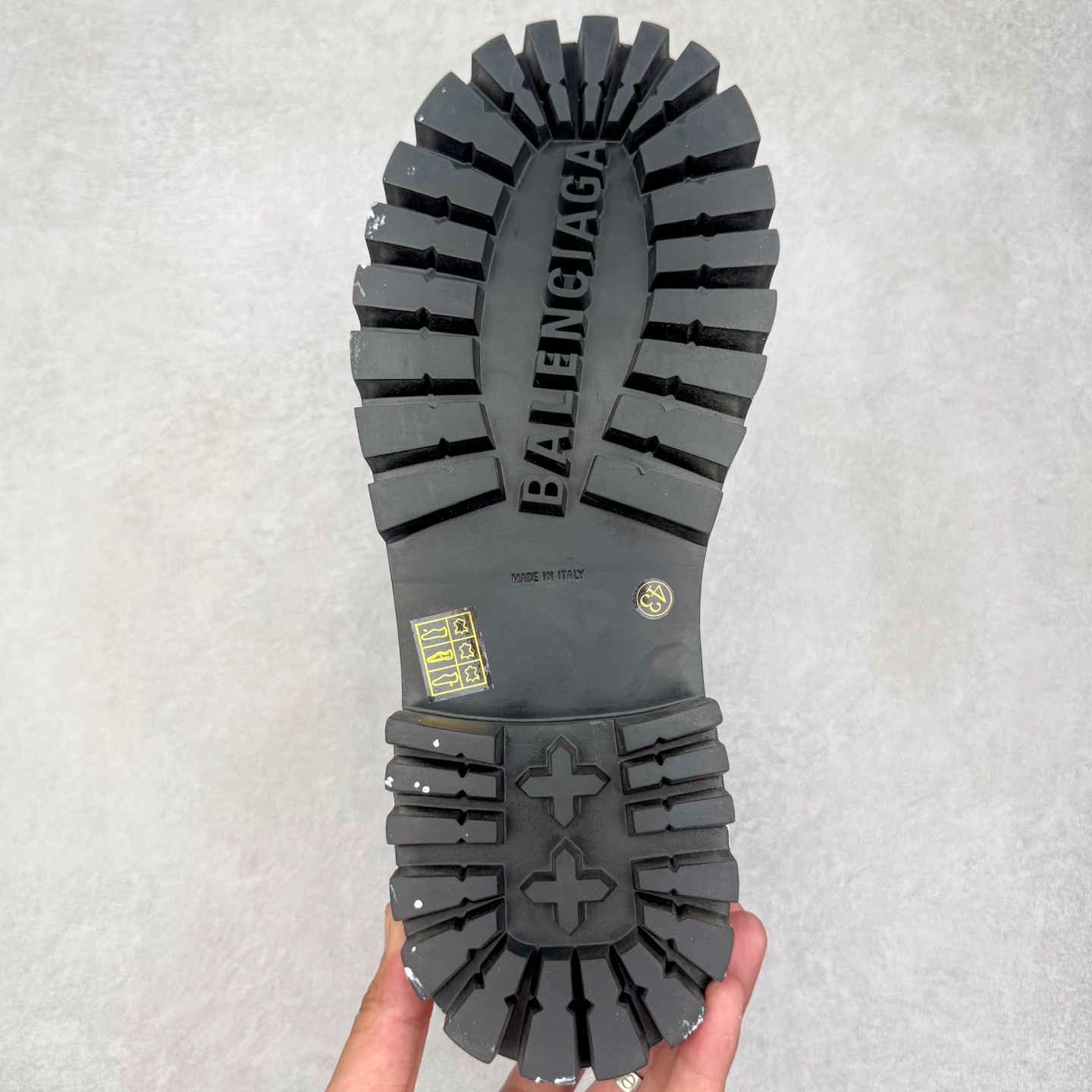 图片[9]-＃GD广顶 Balenciaga Strike 巴黎世家水洗泼墨短筒马丁靴 原版购入开发 做货 极致做旧 巴黎世家做旧的款式百分之90都是好看的 这双靴子也不例外 破旧风格 双层材质 外层粗帆布做了磨损和褪色处理 内层做了透气网状里布 比较惊艳的是鞋底和鞋侧橡胶 原版定制进口做旧帆布 原版进口透气网里 原版开模橡胶大底 增高底厚5CM超显大长腿NCC 尺码： 39 40 41 42 43 44 45-选品中心