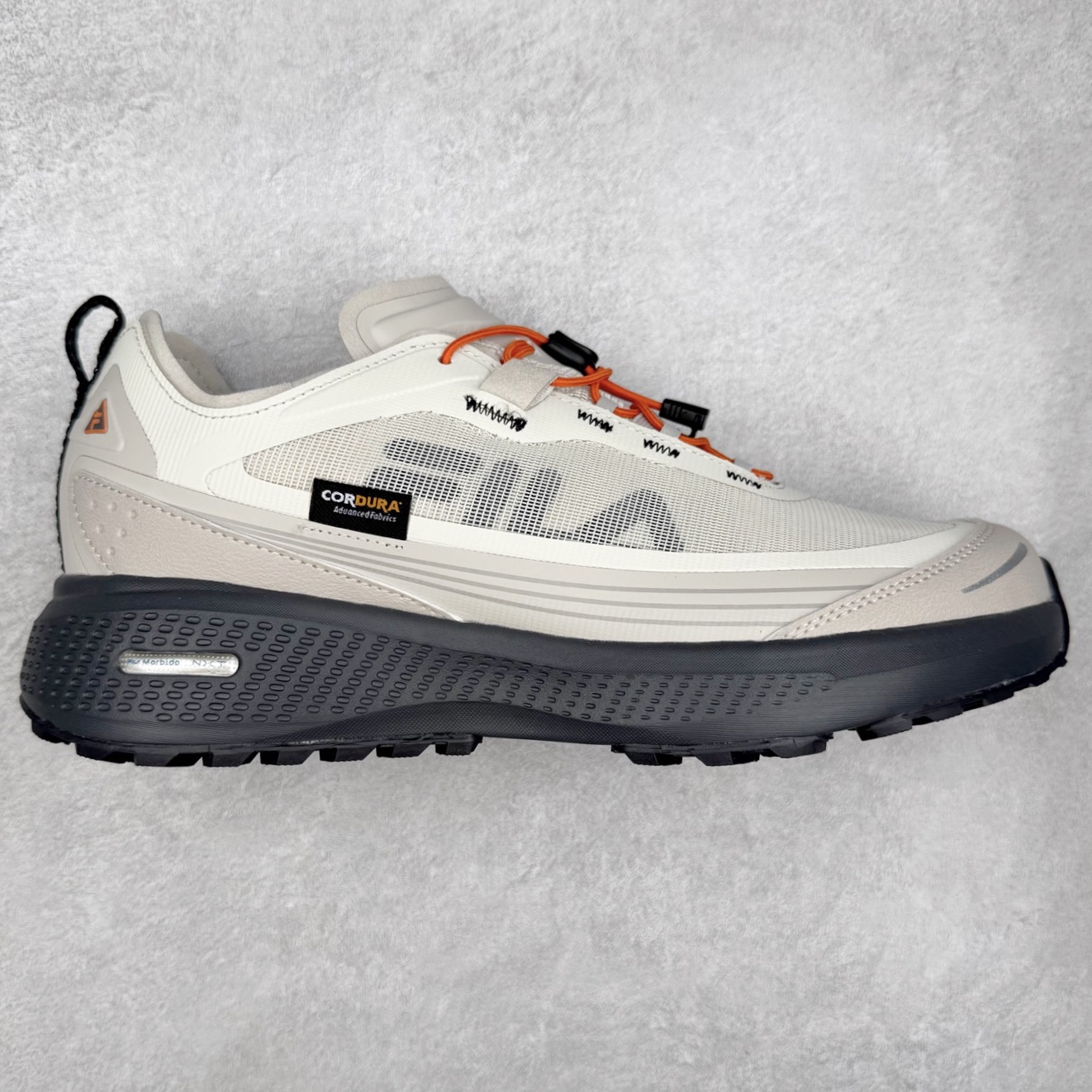 FILA斐乐 NUVOLE 3 ATR 柔云3 舒适休闲运动简约减震耐磨透气低帮户外功能鞋 FUSION 系列传承了 FILA 的百年基因，融入年轻运动及潮流文化，成为引领变革、创新突破的一代。以“1+N” 的跨界合作模式重现经典的同时创造经典。带来最出其不意的跨界合作惊喜。同时，FILAFUSION把FILA 的 DNA 融入到定制体验里，你可以随心制造厲于你的产品。FILA FUSION 的鞋家族涵盖了老爹鞋、跑步鞋、网球鞋、季节款。风格复古新潮，满足了时尚人士出行及各类运动的搭配需求，成为当下年轻人筷拥的鞋类品牌之一。FILA FUSION 走进年轻人的世界，通过年轻人运动，街舞，滑板，篮球，展现 FILA FUSION 的潮流态度和年轻文化。FILA FUSION 认为末来属于引领变革、创新突破的年轻一代，让我们一起构成 FILA 未来的蓝图吧！尺码：35.5 36 36.5 37.5 38 38.5 39 40 40.5 41 42 42.5 43 44 44.5 45-选品中心