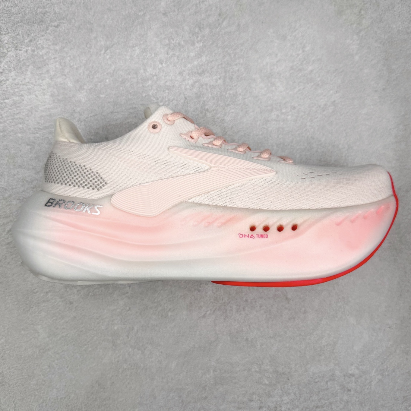 Brooks布鲁克斯 Glycerin max 舒适简约防滑耐磨 低帮跑步鞋 实拍调校N版已经零色差零失真 百分百还原实物色彩所见即所得 不存在货不对板色差等低级问题 选购参考实物拍摄 不混卖不参货 只用心做好货严格选品 承诺混一赔十 尺码：36 36.5 37.5 38 38.5 39 40 40.5 41 42 42.5 43 44 44.5 45-选品中心