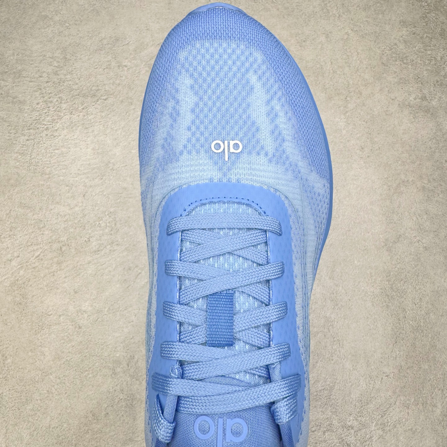 图片[4]-＃Lw纯原 Alo yoga Alo Runner 舒适百搭防滑耐磨低帮跑步鞋 Alo Yoga于2007年创立于洛杉矶，意在传播有意识的运动，同时激发人们的健康意识与创造力。品牌的核心理念在于制作能够带来完美体验的瑜伽服饰与功能性单品，让有意识的运动触入并改变生活。Alo Yoga将其设计延伸到日常服饰概念，坚持不懈地捕捉当代时尚潮流，将品牌的运动美学理念、精致前卫的设计与舒适功能面料完美结合。与此同时，Alo Yoga的设计受到了时尚界人士与名人们的追捧，Talor Swift、Kendall Jenner等街拍照片中都曾出现品牌不同单品的身影。尺码：36 36.5 37.5 38 38.5 39 40 40.5 41 42 42.5 43 44 44.5 45-选品中心