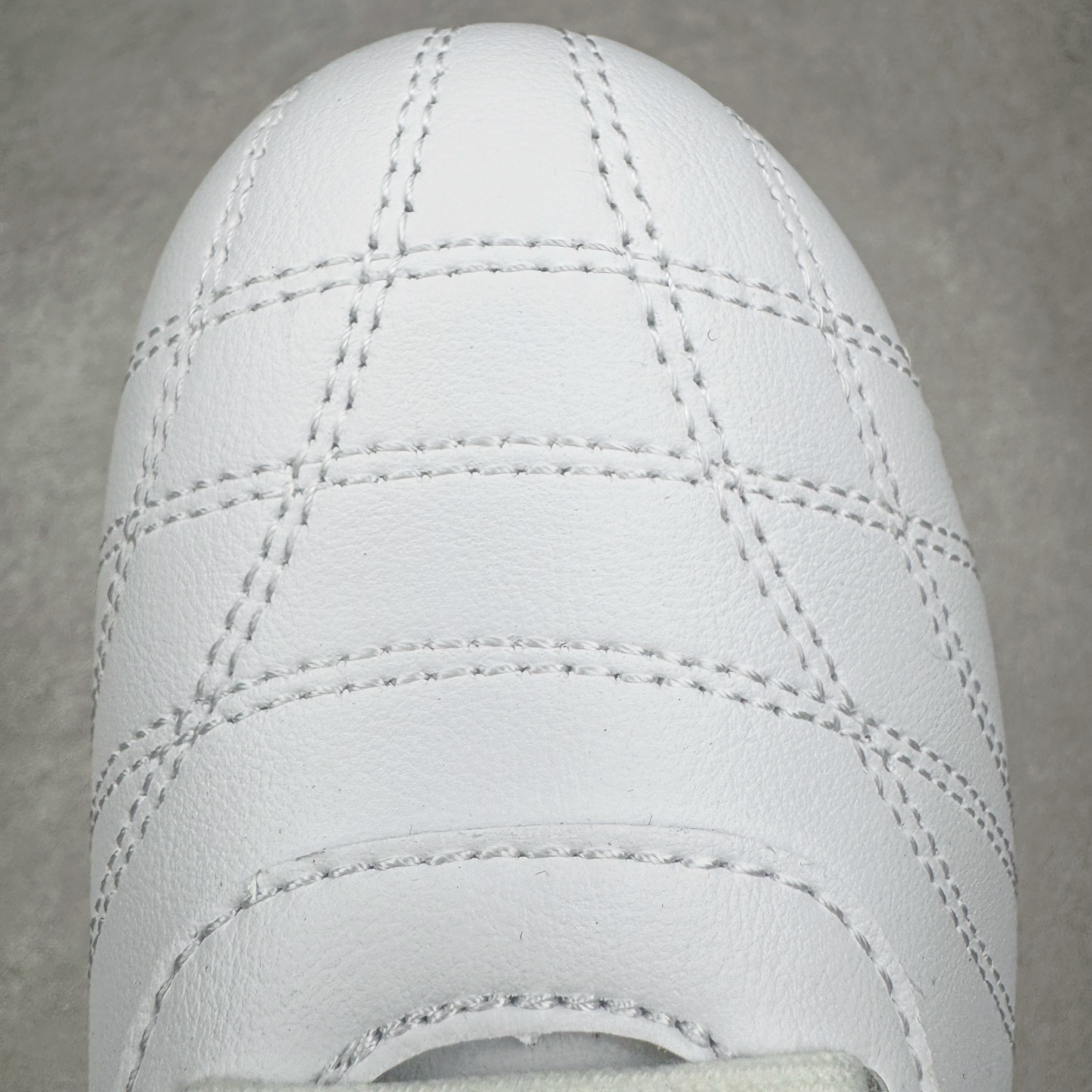 图片[11]-＃HP纯原 AD Originals TAEKWONDO 跆拳道薄底训练鞋 JS1194 从专业赛场到时尚前沿🪩 开启多元运动美学新篇章🥋 𝙏𝘼𝙀𝙆𝙒𝙊𝙉𝘿𝙊👟 演绎穿搭的“绝佳利器” 深受武术历史影响的简约套入式设计 力求致敬00年代初的风尚🥷🎧 ▪皮质鞋面，柔软高级 ▪搭配经典3D鞋头缝线设计 ▪一脚蹬设计穿脱自如 ▪低平橡胶外底助你扎实踩地从容迈步 为小众运动注入现代年轻化审美 鲜明黑白 复古极简 尺码：36 36.5 37 38 38.5 39 40 40.5 41 42 42.5 43 44 44.5 45-选品中心