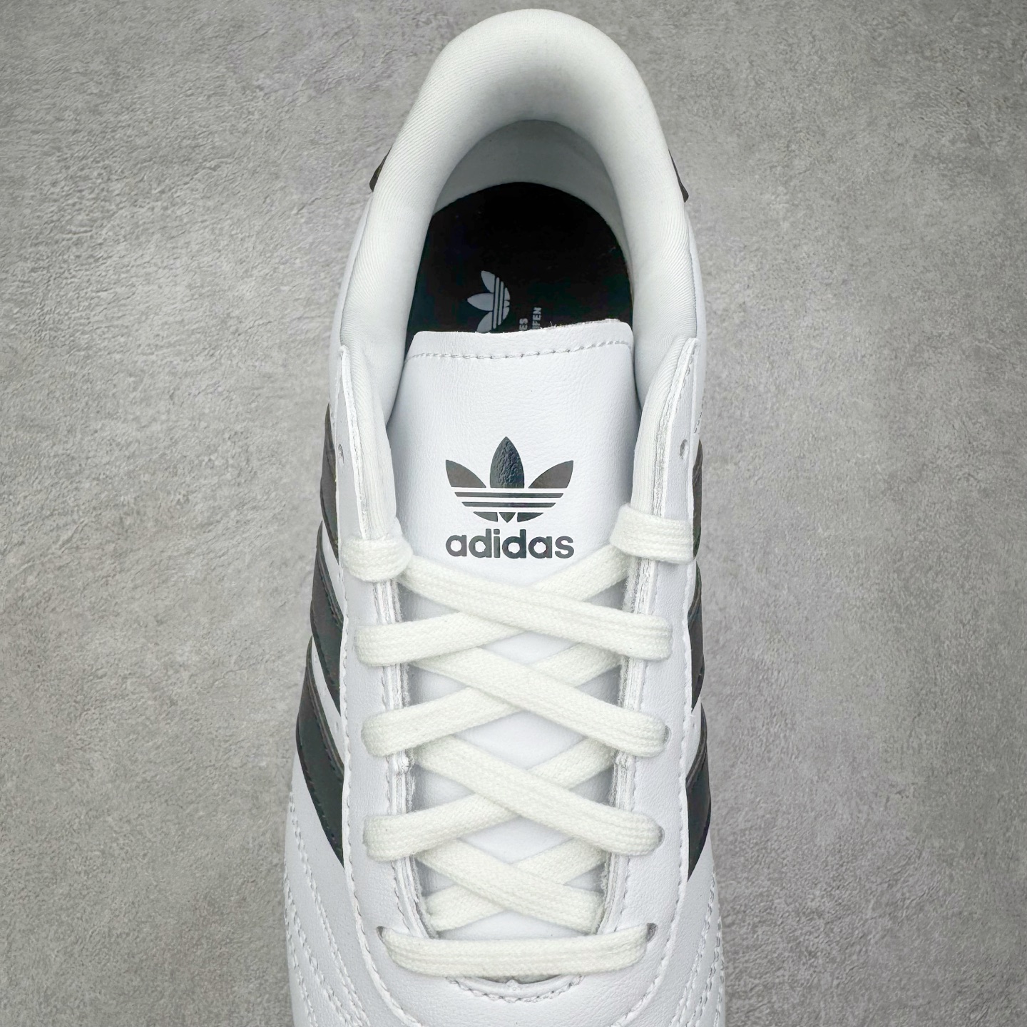 图片[5]-＃HP纯原 AD Originals TAEKWONDO 跆拳道薄底训练鞋 JS1194 从专业赛场到时尚前沿🪩 开启多元运动美学新篇章🥋 𝙏𝘼𝙀𝙆𝙒𝙊𝙉𝘿𝙊👟 演绎穿搭的“绝佳利器” 深受武术历史影响的简约套入式设计 力求致敬00年代初的风尚🥷🎧 ▪皮质鞋面，柔软高级 ▪搭配经典3D鞋头缝线设计 ▪一脚蹬设计穿脱自如 ▪低平橡胶外底助你扎实踩地从容迈步 为小众运动注入现代年轻化审美 鲜明黑白 复古极简 尺码：36 36.5 37 38 38.5 39 40 40.5 41 42 42.5 43 44 44.5 45-选品中心