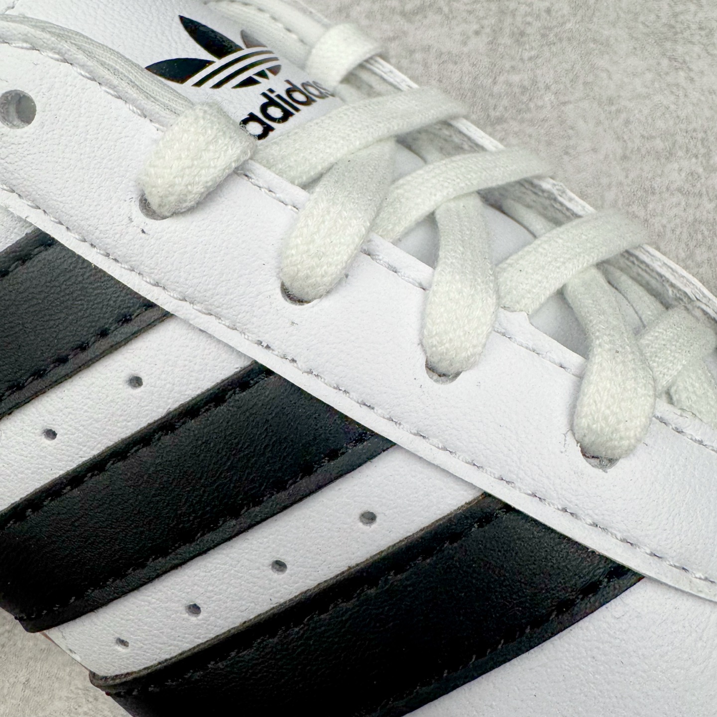 图片[14]-＃HP纯原 AD Originals TAEKWONDO 跆拳道薄底训练鞋 JS1194 从专业赛场到时尚前沿🪩 开启多元运动美学新篇章🥋 𝙏𝘼𝙀𝙆𝙒𝙊𝙉𝘿𝙊👟 演绎穿搭的“绝佳利器” 深受武术历史影响的简约套入式设计 力求致敬00年代初的风尚🥷🎧 ▪皮质鞋面，柔软高级 ▪搭配经典3D鞋头缝线设计 ▪一脚蹬设计穿脱自如 ▪低平橡胶外底助你扎实踩地从容迈步 为小众运动注入现代年轻化审美 鲜明黑白 复古极简 尺码：36 36.5 37 38 38.5 39 40 40.5 41 42 42.5 43 44 44.5 45-选品中心