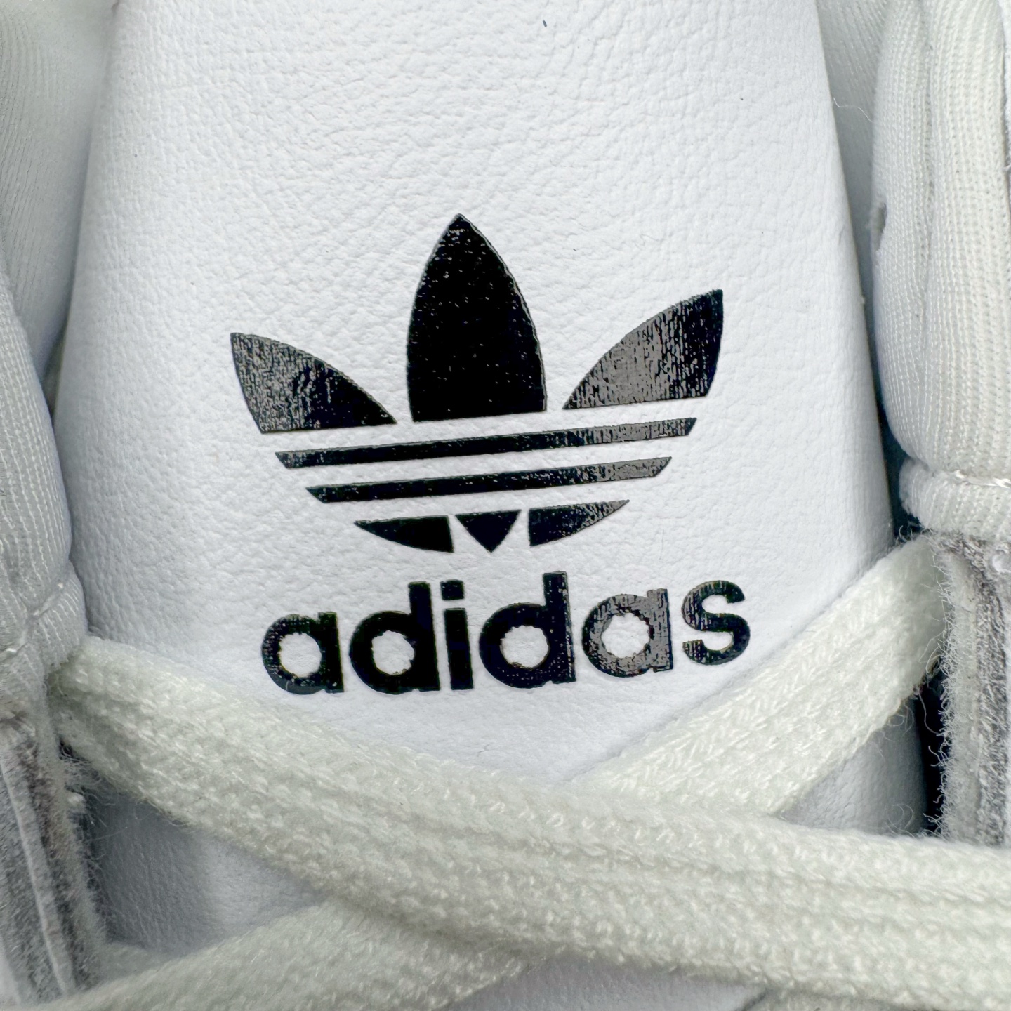 图片[21]-＃HP纯原 AD Originals TAEKWONDO 跆拳道薄底训练鞋 JS1194 从专业赛场到时尚前沿🪩 开启多元运动美学新篇章🥋 𝙏𝘼𝙀𝙆𝙒𝙊𝙉𝘿𝙊👟 演绎穿搭的“绝佳利器” 深受武术历史影响的简约套入式设计 力求致敬00年代初的风尚🥷🎧 ▪皮质鞋面，柔软高级 ▪搭配经典3D鞋头缝线设计 ▪一脚蹬设计穿脱自如 ▪低平橡胶外底助你扎实踩地从容迈步 为小众运动注入现代年轻化审美 鲜明黑白 复古极简 尺码：36 36.5 37 38 38.5 39 40 40.5 41 42 42.5 43 44 44.5 45-选品中心