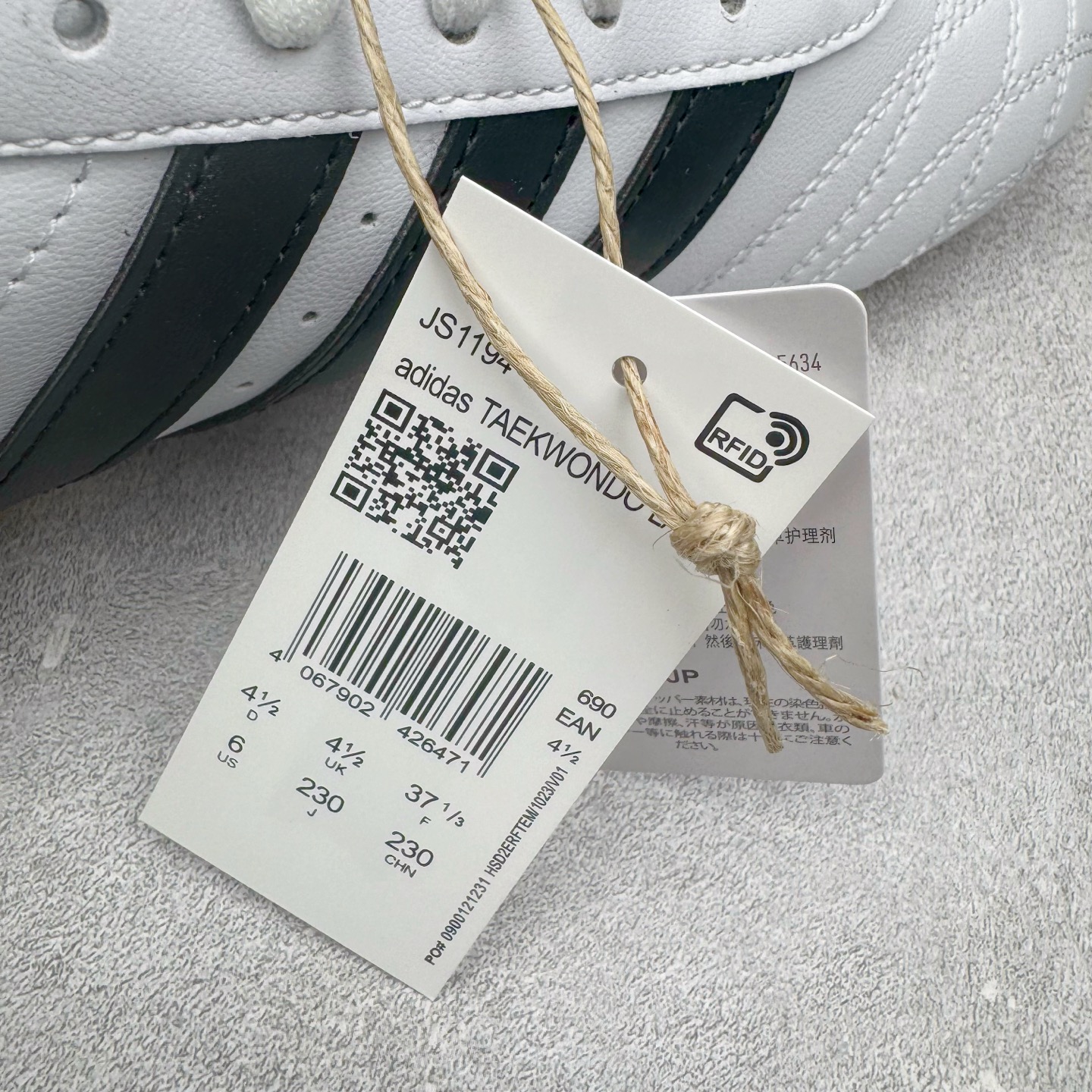 图片[10]-＃HP纯原 AD Originals TAEKWONDO 跆拳道薄底训练鞋 JS1194 从专业赛场到时尚前沿🪩 开启多元运动美学新篇章🥋 𝙏𝘼𝙀𝙆𝙒𝙊𝙉𝘿𝙊👟 演绎穿搭的“绝佳利器” 深受武术历史影响的简约套入式设计 力求致敬00年代初的风尚🥷🎧 ▪皮质鞋面，柔软高级 ▪搭配经典3D鞋头缝线设计 ▪一脚蹬设计穿脱自如 ▪低平橡胶外底助你扎实踩地从容迈步 为小众运动注入现代年轻化审美 鲜明黑白 复古极简 尺码：36 36.5 37 38 38.5 39 40 40.5 41 42 42.5 43 44 44.5 45-选品中心