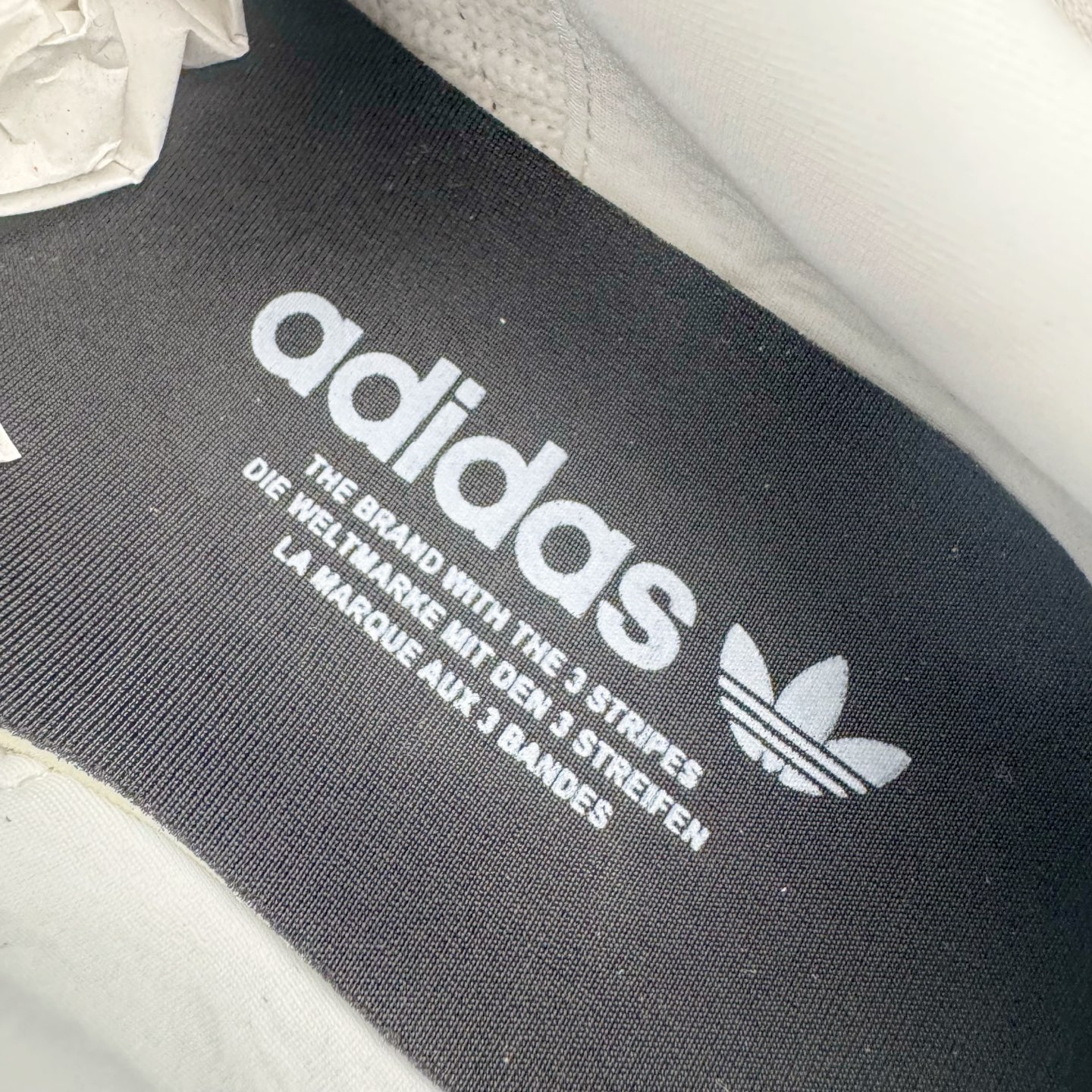 图片[20]-＃HP纯原 AD Originals TAEKWONDO 跆拳道薄底训练鞋 JS1194 从专业赛场到时尚前沿🪩 开启多元运动美学新篇章🥋 𝙏𝘼𝙀𝙆𝙒𝙊𝙉𝘿𝙊👟 演绎穿搭的“绝佳利器” 深受武术历史影响的简约套入式设计 力求致敬00年代初的风尚🥷🎧 ▪皮质鞋面，柔软高级 ▪搭配经典3D鞋头缝线设计 ▪一脚蹬设计穿脱自如 ▪低平橡胶外底助你扎实踩地从容迈步 为小众运动注入现代年轻化审美 鲜明黑白 复古极简 尺码：36 36.5 37 38 38.5 39 40 40.5 41 42 42.5 43 44 44.5 45-选品中心