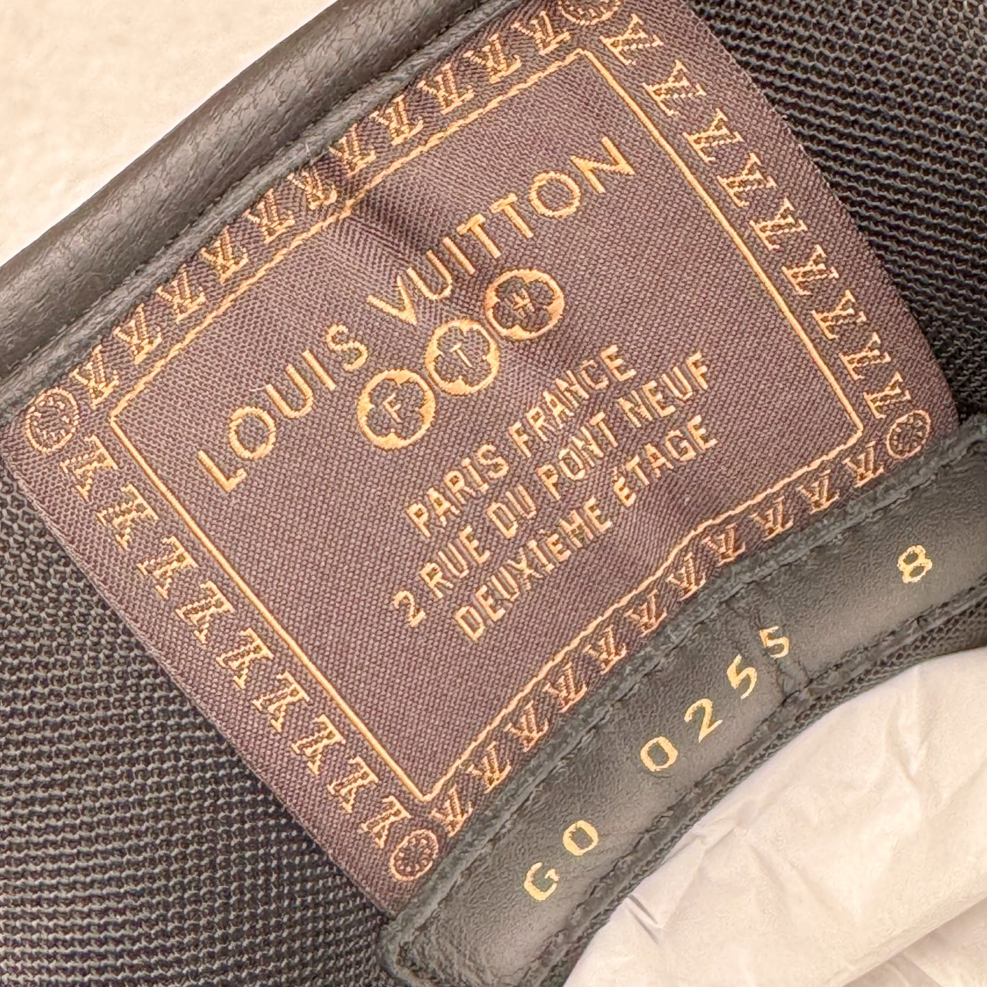 图片[12]-＃GD广顶 LOUIS VUITTON x Nigo lv联名款 Buttersoft 牛皮革羊皮革 FW25 图案压纹 圆头系带 低帮 生活休闲鞋 男女同款 白色 外贸零售特供批次 2023全新纸板数据 印花高频效果碾压市面 市售天花板产物 耗时半年巨作 全套原厂新版原纸板楦头开发 原厂特供皮料加持 市场所有版本中综合最强的货品 GD实力大厂出品 全网最全配色更新最快 最成熟的做工稳定的品控 完美鞋型超高的清洁度 零毛边线头瑕疵 全套原楦原纸版原鞋开模 全网最具灵魂的版型 正确原装黄色鞋盒 正确中底印花 鞋面印花3D高频深度立体 全鞋电脑针车 紧密相连 针距密度一致 环保乳胶注塑鞋垫 厚度脚感还原原版 皮面裁剪部位 统一油边封口工艺 原装橡胶大底含胶量大底组合零偏差 专柜全套包装 防尘袋 说明书 质保卡 男女鞋 尺码：35 36 37 38 39 40 41 42 43 44 45-选品中心