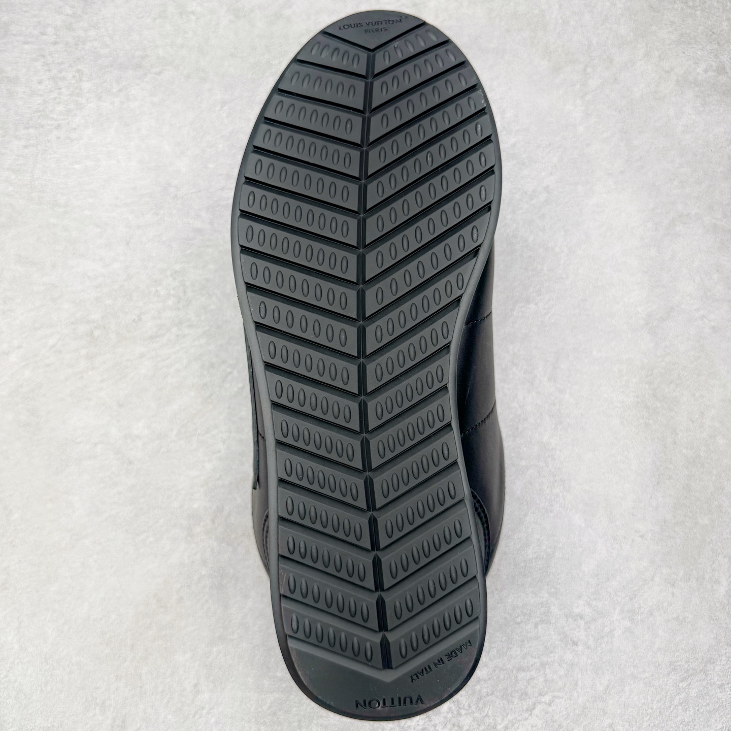 图片[9]-＃GD广顶 LOUIS VUITTON x Nigo lv联名款 Buttersoft 牛皮革羊皮革 FW25 图案压纹 圆头系带 低帮 生活休闲鞋 男女同款 白色 外贸零售特供批次 2023全新纸板数据 印花高频效果碾压市面 市售天花板产物 耗时半年巨作 全套原厂新版原纸板楦头开发 原厂特供皮料加持 市场所有版本中综合最强的货品 GD实力大厂出品 全网最全配色更新最快 最成熟的做工稳定的品控 完美鞋型超高的清洁度 零毛边线头瑕疵 全套原楦原纸版原鞋开模 全网最具灵魂的版型 正确原装黄色鞋盒 正确中底印花 鞋面印花3D高频深度立体 全鞋电脑针车 紧密相连 针距密度一致 环保乳胶注塑鞋垫 厚度脚感还原原版 皮面裁剪部位 统一油边封口工艺 原装橡胶大底含胶量大底组合零偏差 专柜全套包装 防尘袋 说明书 质保卡 男女鞋 尺码：35 36 37 38 39 40 41 42 43 44 45-选品中心