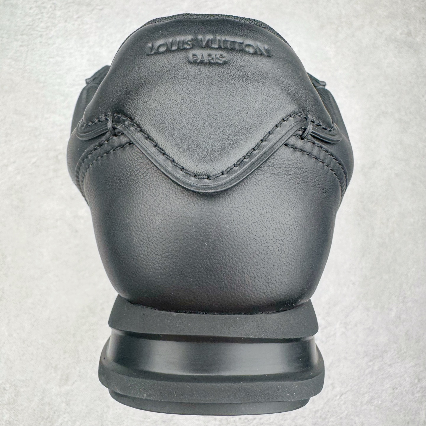 图片[8]-＃GD广顶 LOUIS VUITTON x Nigo lv联名款 Buttersoft 牛皮革羊皮革 FW25 图案压纹 圆头系带 低帮 生活休闲鞋 男女同款 白色 外贸零售特供批次 2023全新纸板数据 印花高频效果碾压市面 市售天花板产物 耗时半年巨作 全套原厂新版原纸板楦头开发 原厂特供皮料加持 市场所有版本中综合最强的货品 GD实力大厂出品 全网最全配色更新最快 最成熟的做工稳定的品控 完美鞋型超高的清洁度 零毛边线头瑕疵 全套原楦原纸版原鞋开模 全网最具灵魂的版型 正确原装黄色鞋盒 正确中底印花 鞋面印花3D高频深度立体 全鞋电脑针车 紧密相连 针距密度一致 环保乳胶注塑鞋垫 厚度脚感还原原版 皮面裁剪部位 统一油边封口工艺 原装橡胶大底含胶量大底组合零偏差 专柜全套包装 防尘袋 说明书 质保卡 男女鞋 尺码：35 36 37 38 39 40 41 42 43 44 45-选品中心