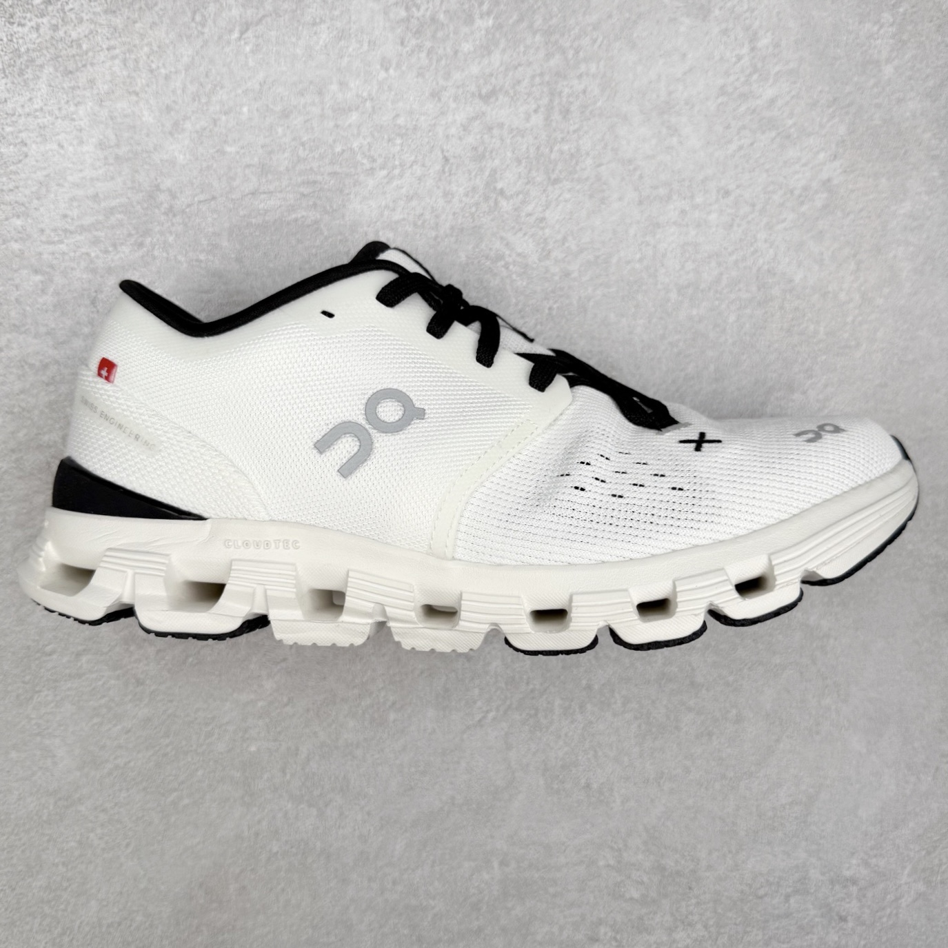 On昂跑 Cloud X 1 舒适百搭低帮碳板休闲跑步鞋 此运动品牌 开创于2010年 缓震着陆、强效回弹、轻柔质感的设计构思始终是ON研制关键 与此同时基于“为全球提供革新性的跑步感受”信念 陆续推出了多款跑鞋及其以专业运动人体跑步工程学为设计关键的功能性跑步服饰设备 让跑者不费力气地畅快畅跑 尺码：36 36.5 37.5 38 38.5 39 40 40.5 41 42 42.5 43 44 44.5 45-选品中心