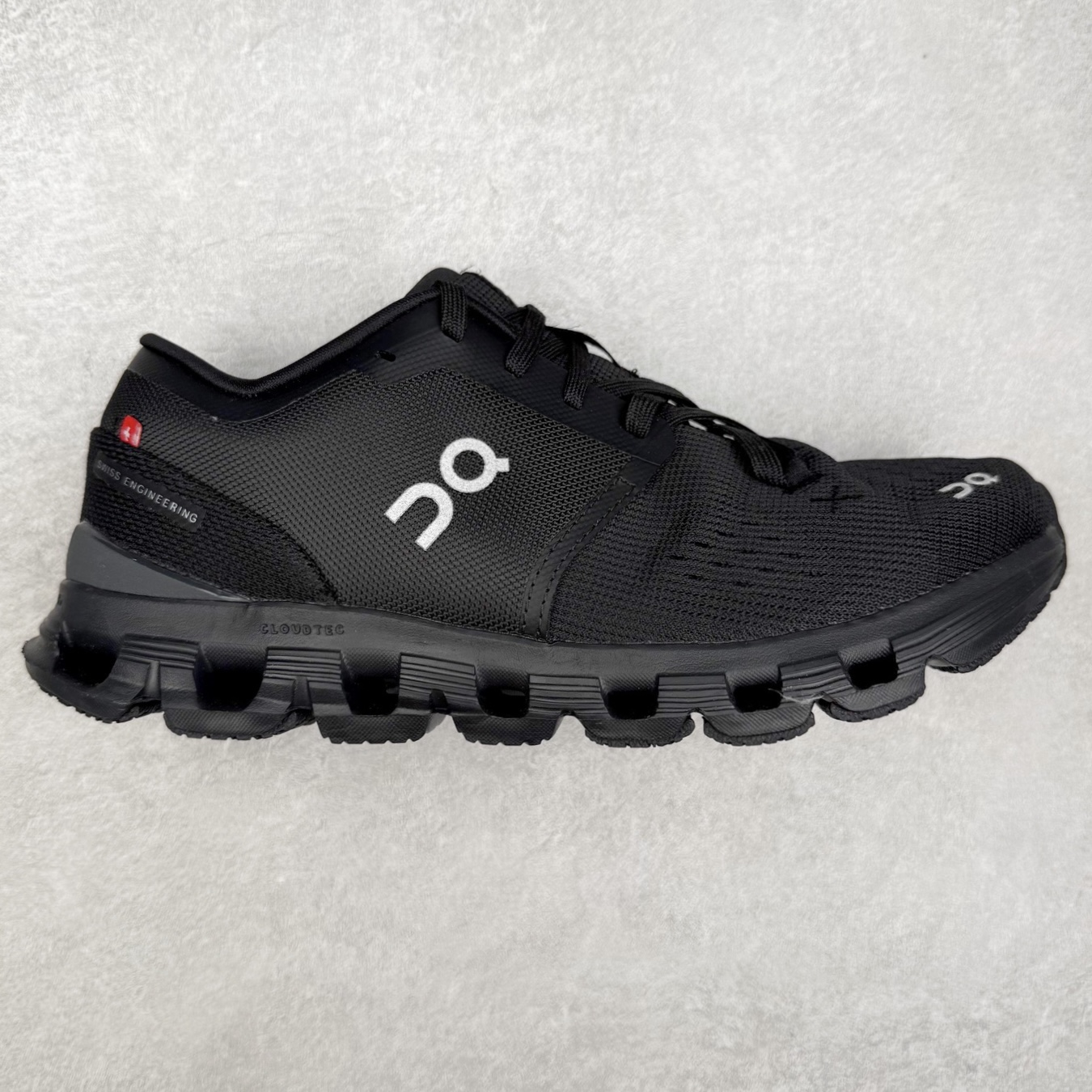 On昂跑 Cloud X 1 舒适百搭低帮碳板休闲跑步鞋 此运动品牌 开创于2010年 缓震着陆、强效回弹、轻柔质感的设计构思始终是ON研制关键 与此同时基于“为全球提供革新性的跑步感受”信念 陆续推出了多款跑鞋及其以专业运动人体跑步工程学为设计关键的功能性跑步服饰设备 让跑者不费力气地畅快畅跑 尺码：36 36.5 37.5 38 38.5 39 40 40.5 41 42 42.5 43 44 44.5 45-选品中心